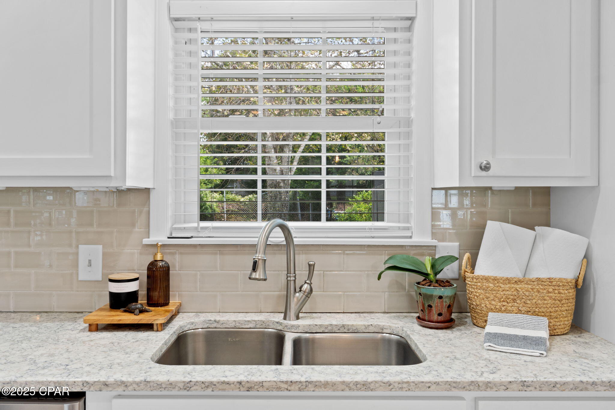 Image 21 For 122 Monterey Avenue