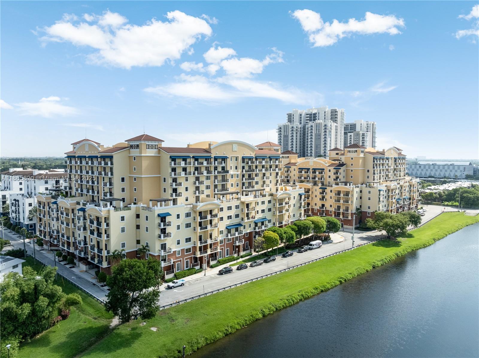 Colonnade At Dadeland Sw
