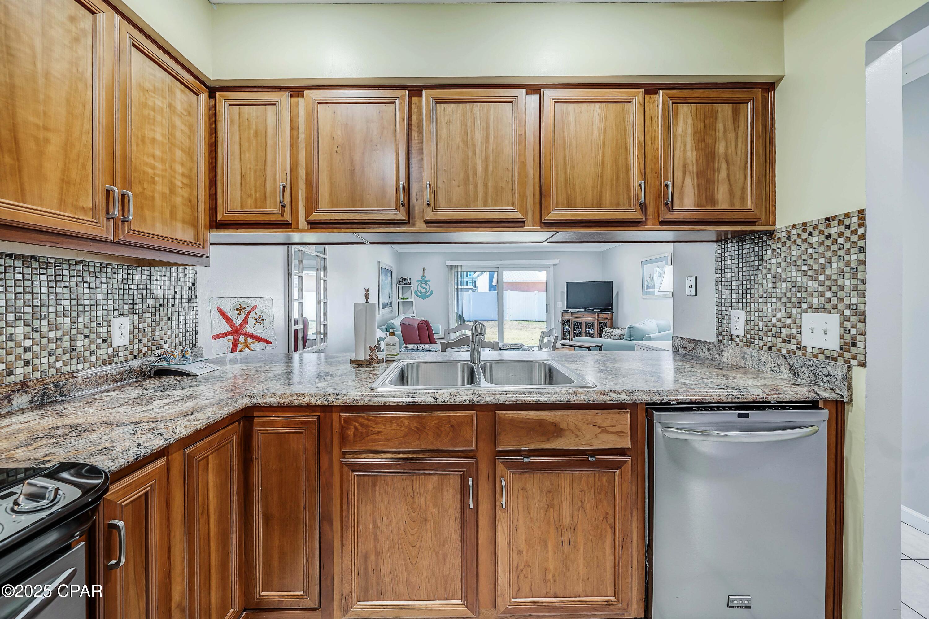 Image 10 For 8407 Thomas Drive 2