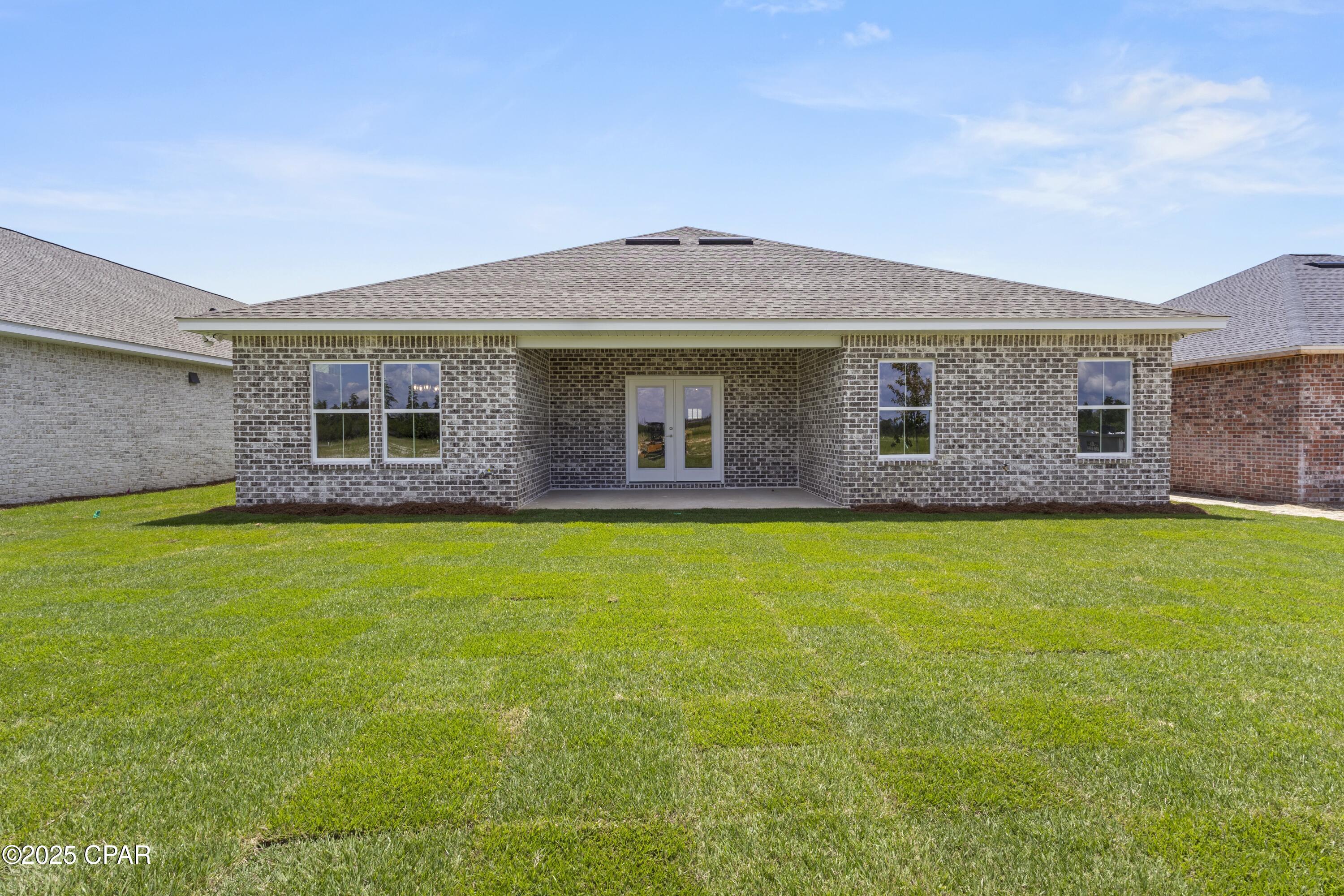 Image 2 For 3821 Red Deer Circle