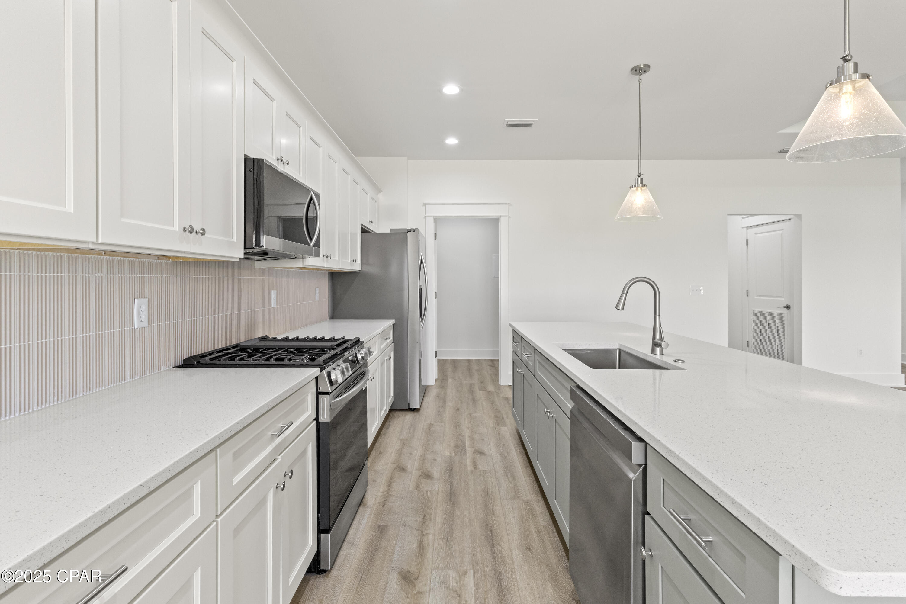 Image 4 For 3821 Red Deer Circle