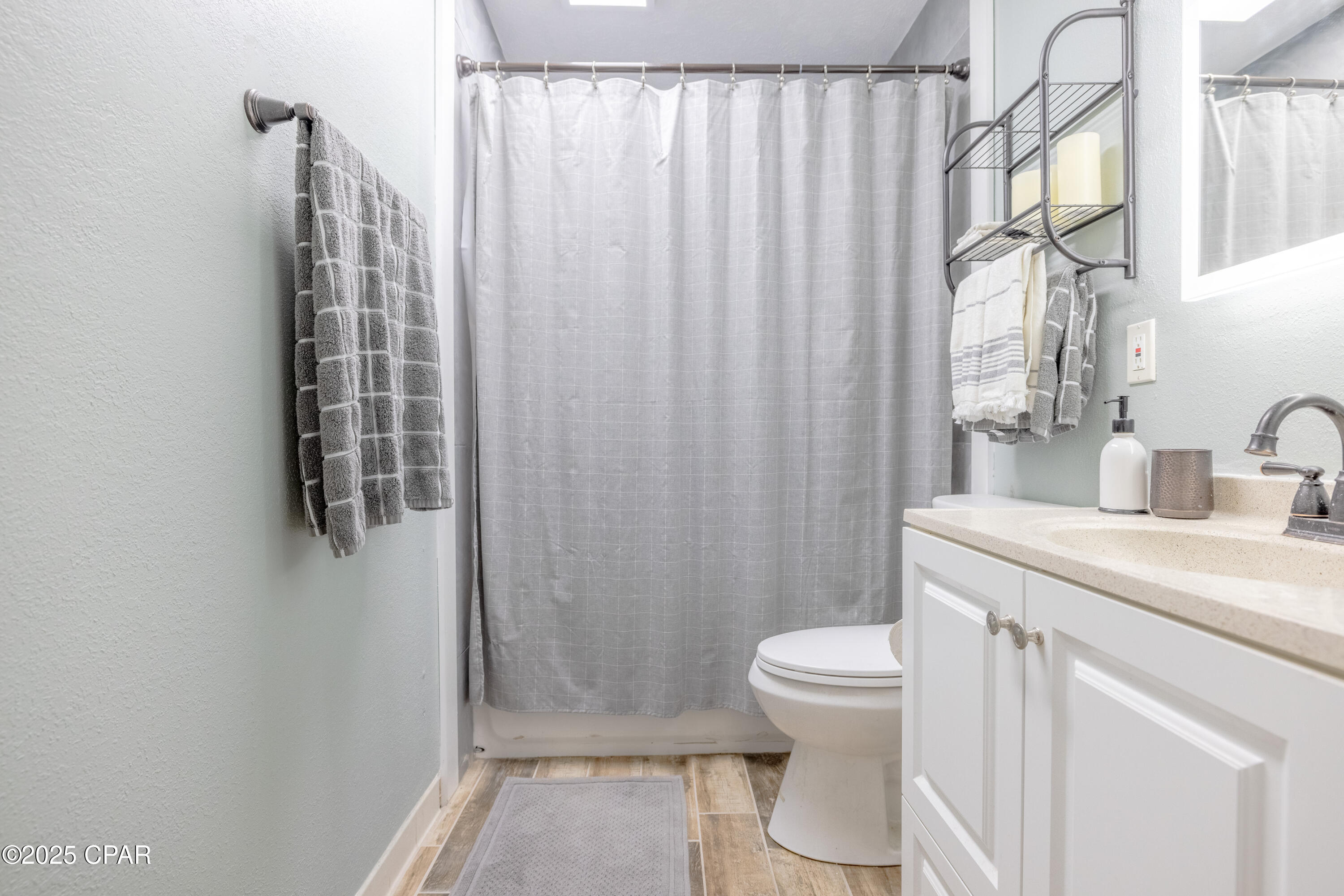 Image 13 For 301 Lullwater Drive 279