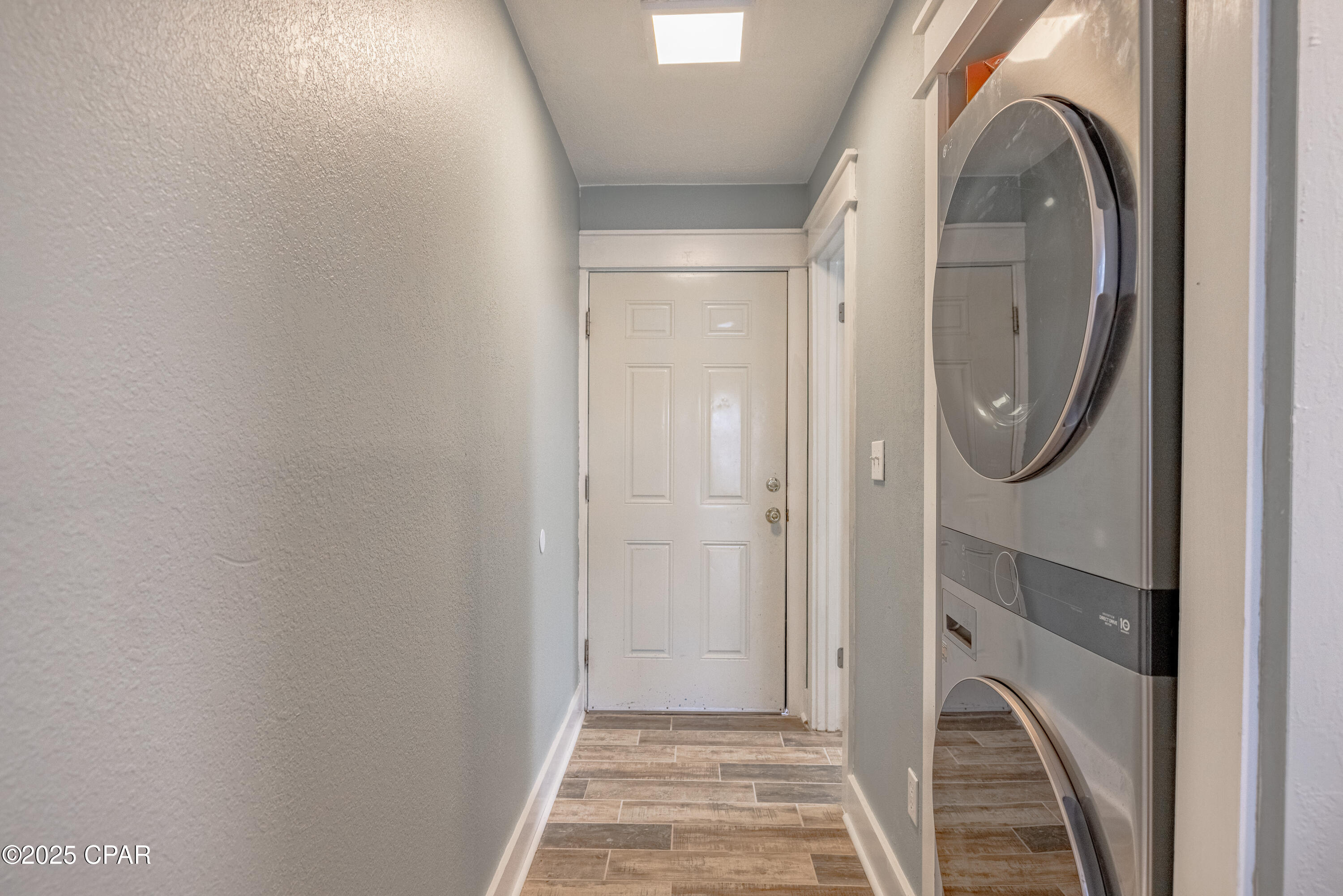 Image 15 For 301 Lullwater Drive 279