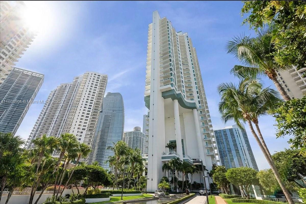 Apartamento à Venda em Miami, FL