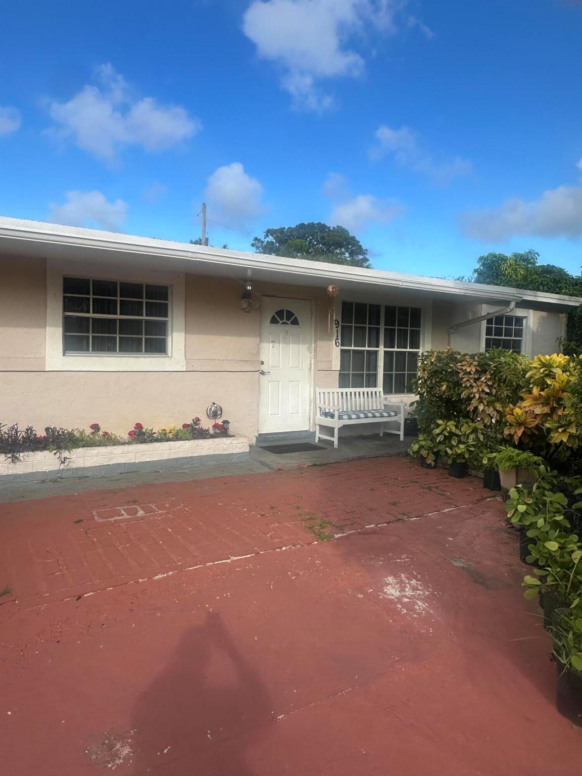 Homes for sale in West Palm Beach, FL | 916 Caroline Avenue, West Palm Beach, FL 33413 | MLS# R11118927