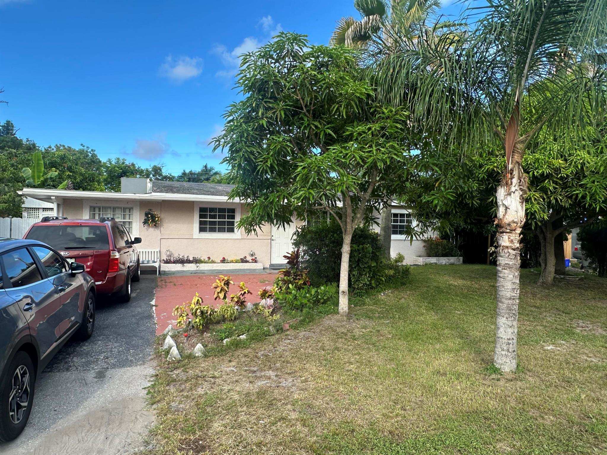 Homes for sale in West Palm Beach, FL | 916 Caroline Avenue, West Palm Beach, FL 33413 | MLS# R11118927