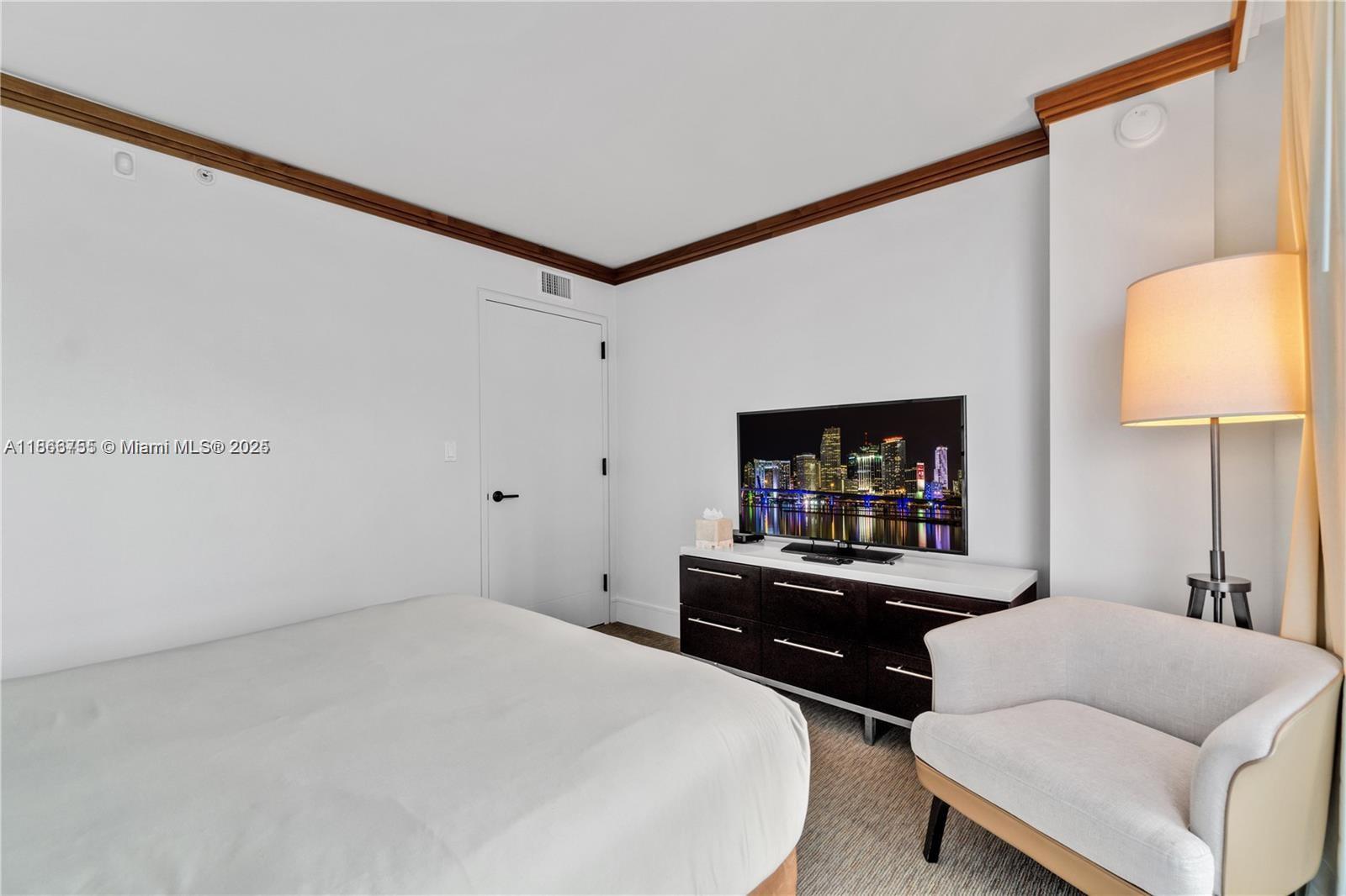 6801 Collins Ave #818, Miami Beach FL 33141