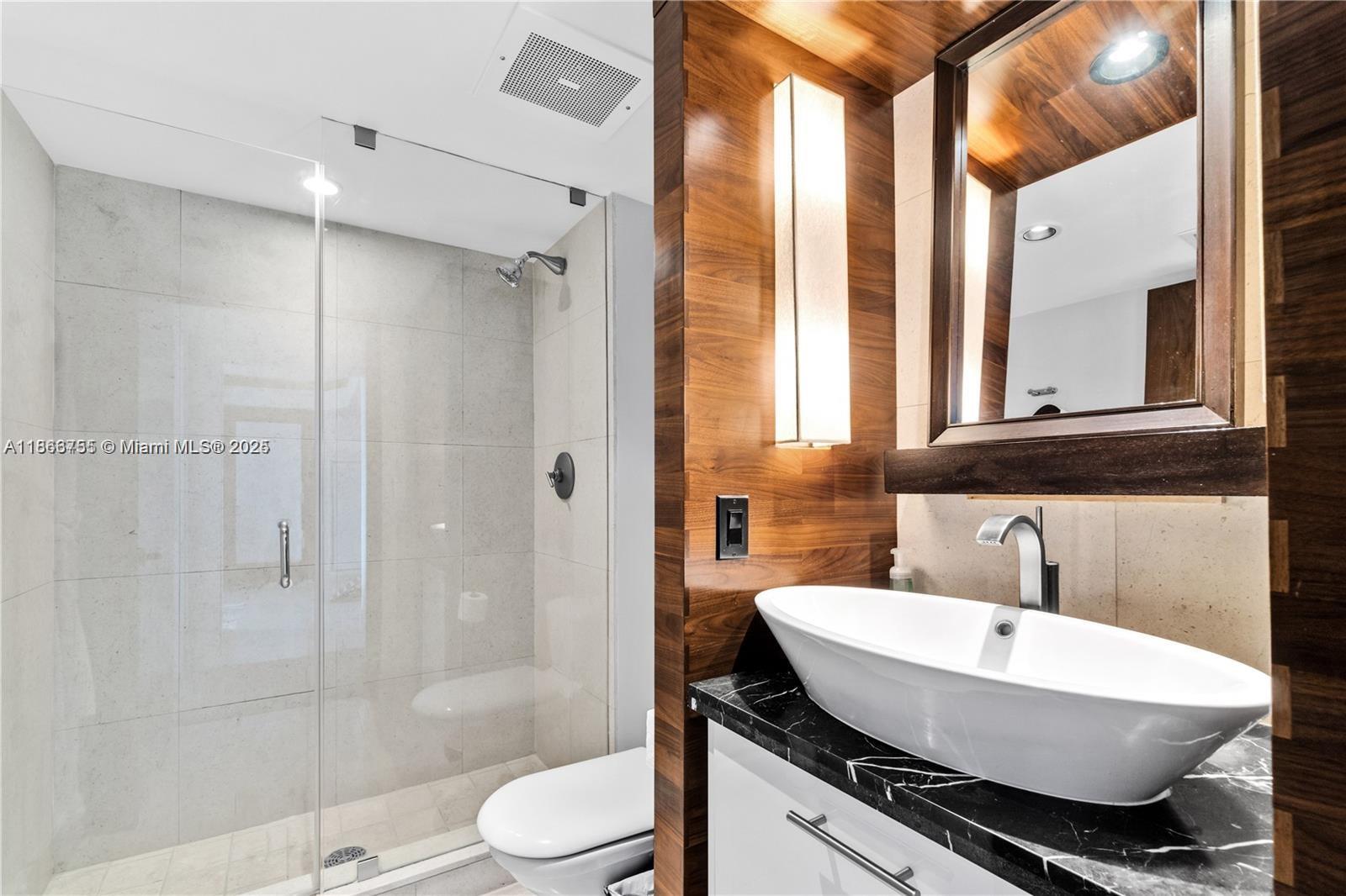 6801 Collins Ave #818, Miami Beach FL 33141