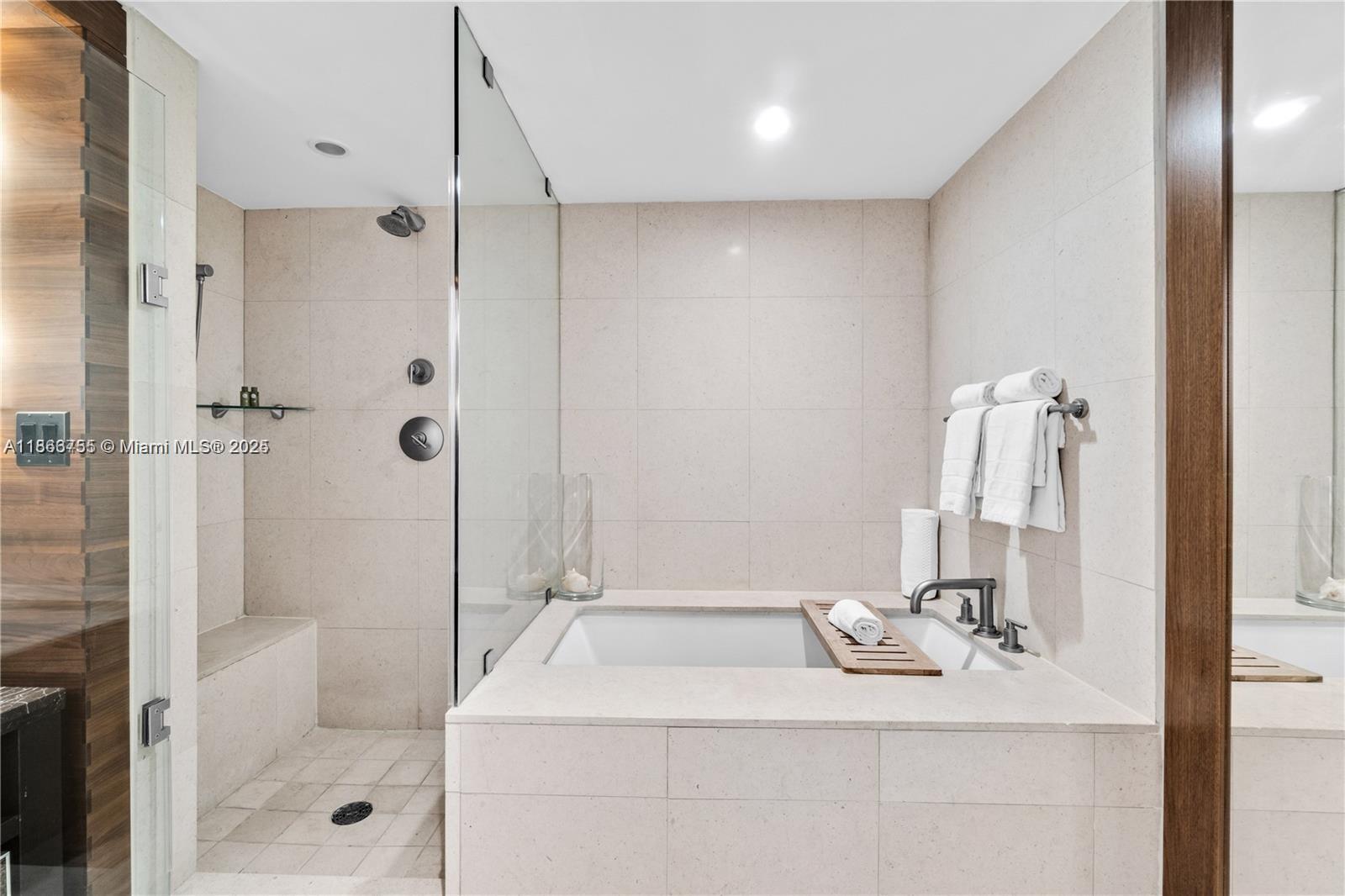 6801 Collins Ave #818, Miami Beach FL 33141