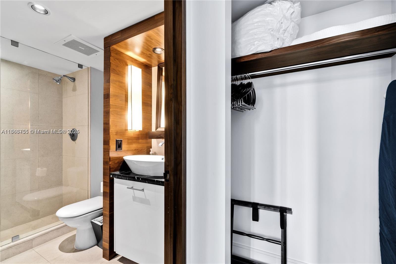 6801 Collins Ave #818, Miami Beach FL 33141