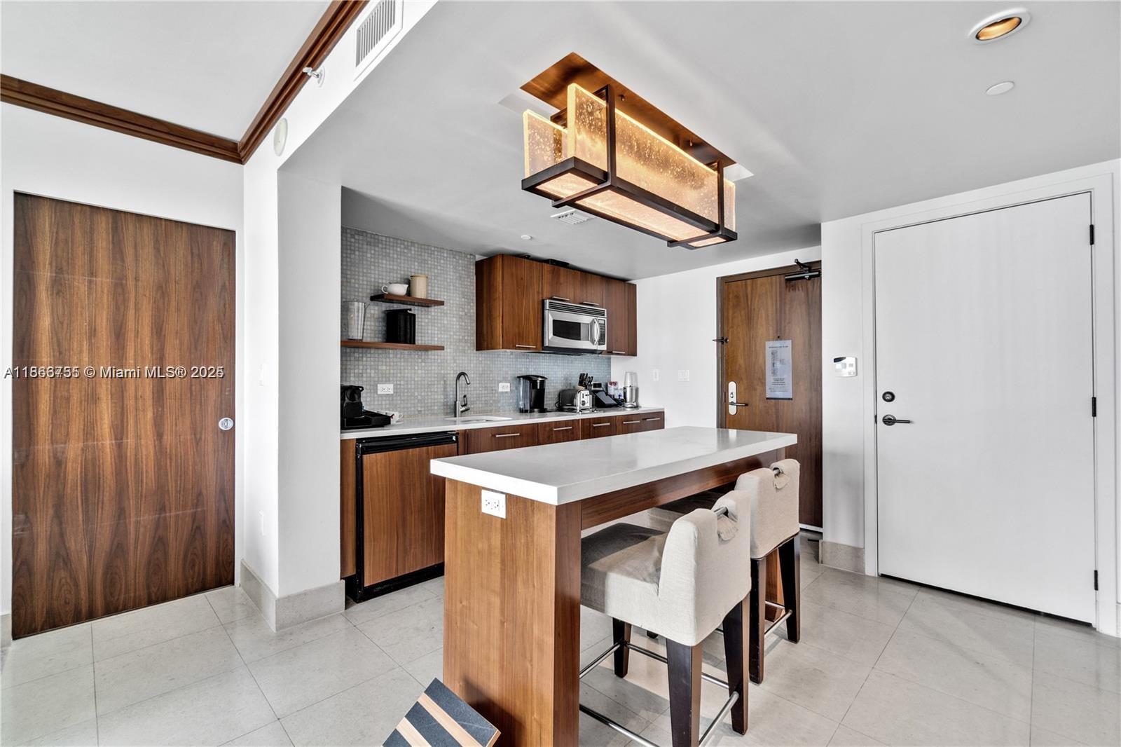 6801 Collins Ave #818, Miami Beach FL 33141