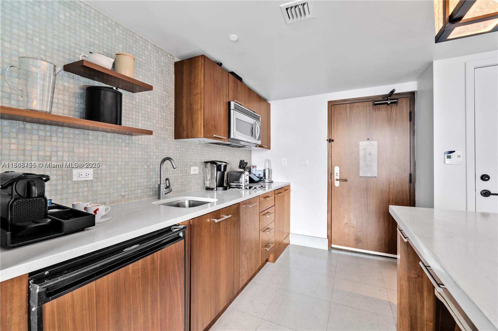 6801 Collins Ave #818, Miami Beach FL 33141