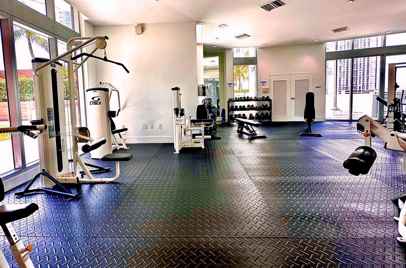 350 S Miami Ave #1410, Miami FL 33130