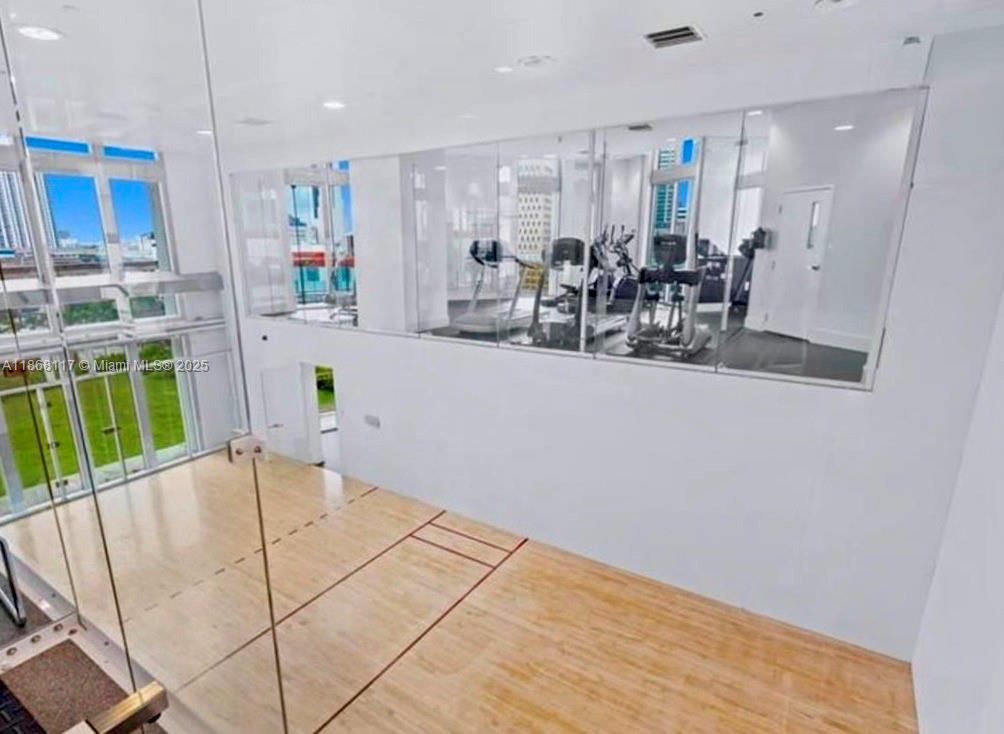 350 S Miami Ave #1410, Miami FL 33130