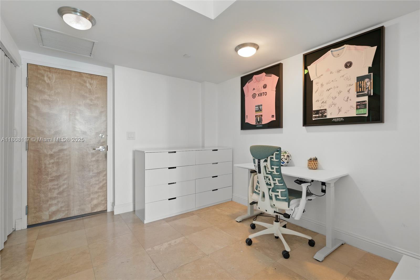 350 S Miami Ave #1410, Miami FL 33130