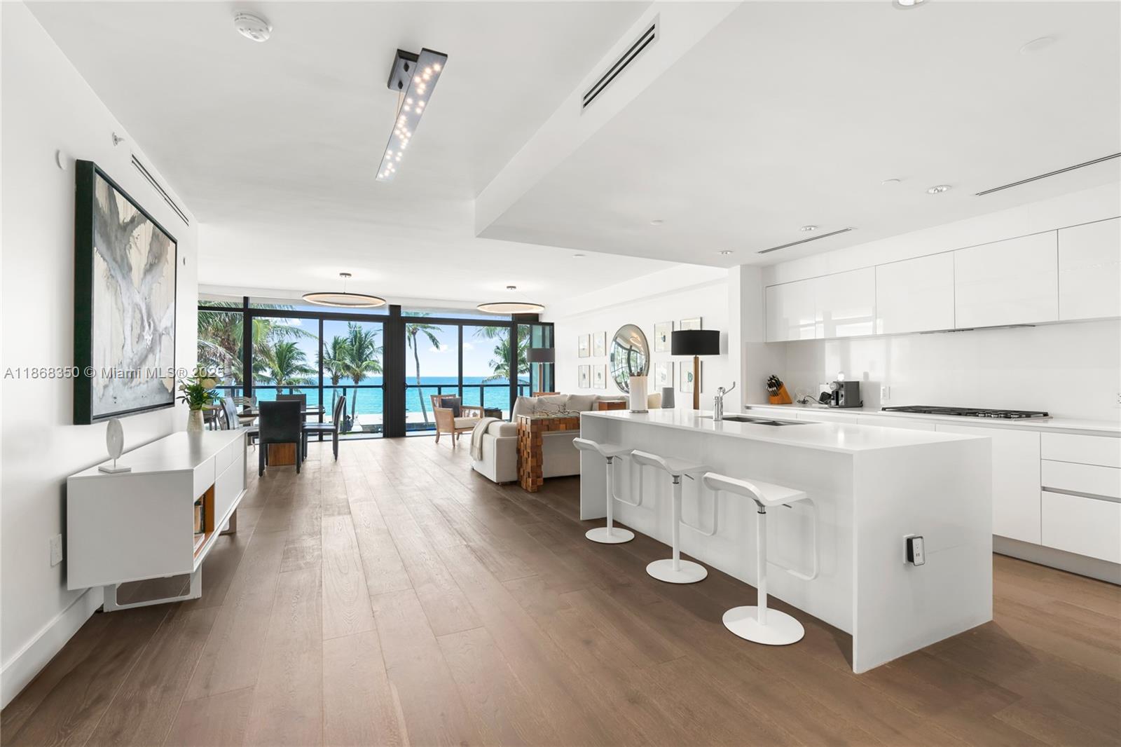 Condo for Sale in Hollywood, FL
