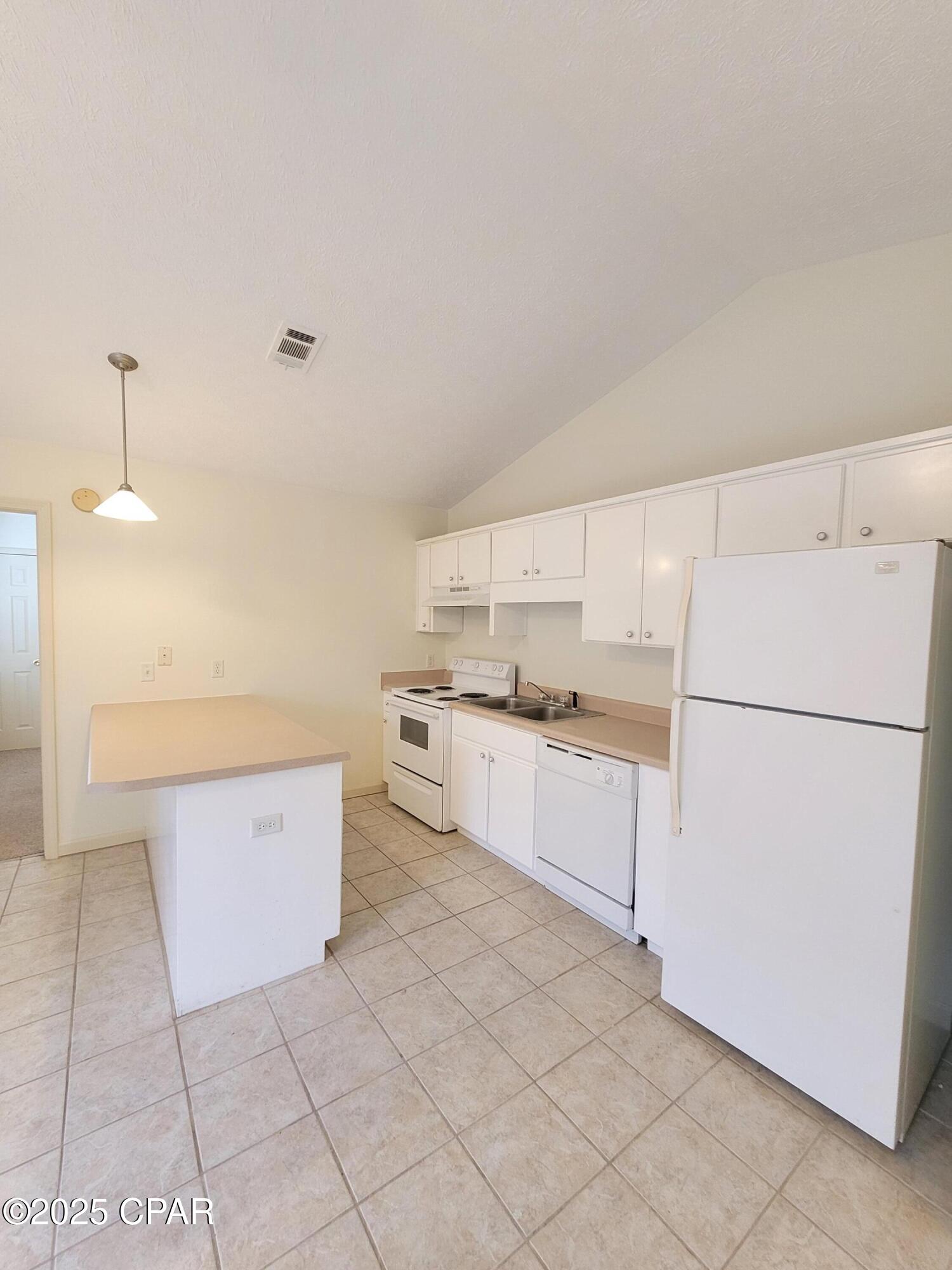 Image 11 For 5522 Pinetree Avenue