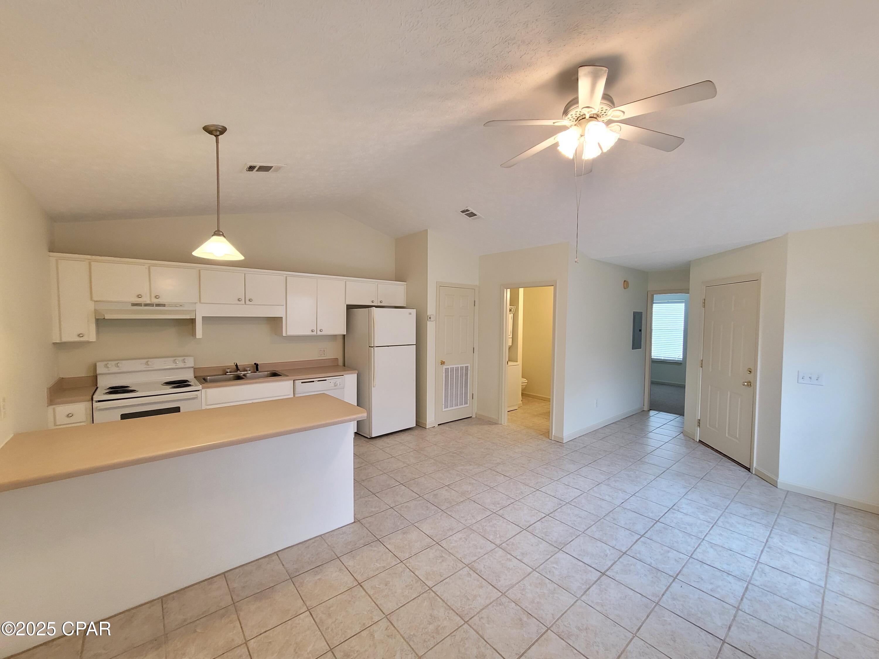 Image 3 For 5522 Pinetree Avenue