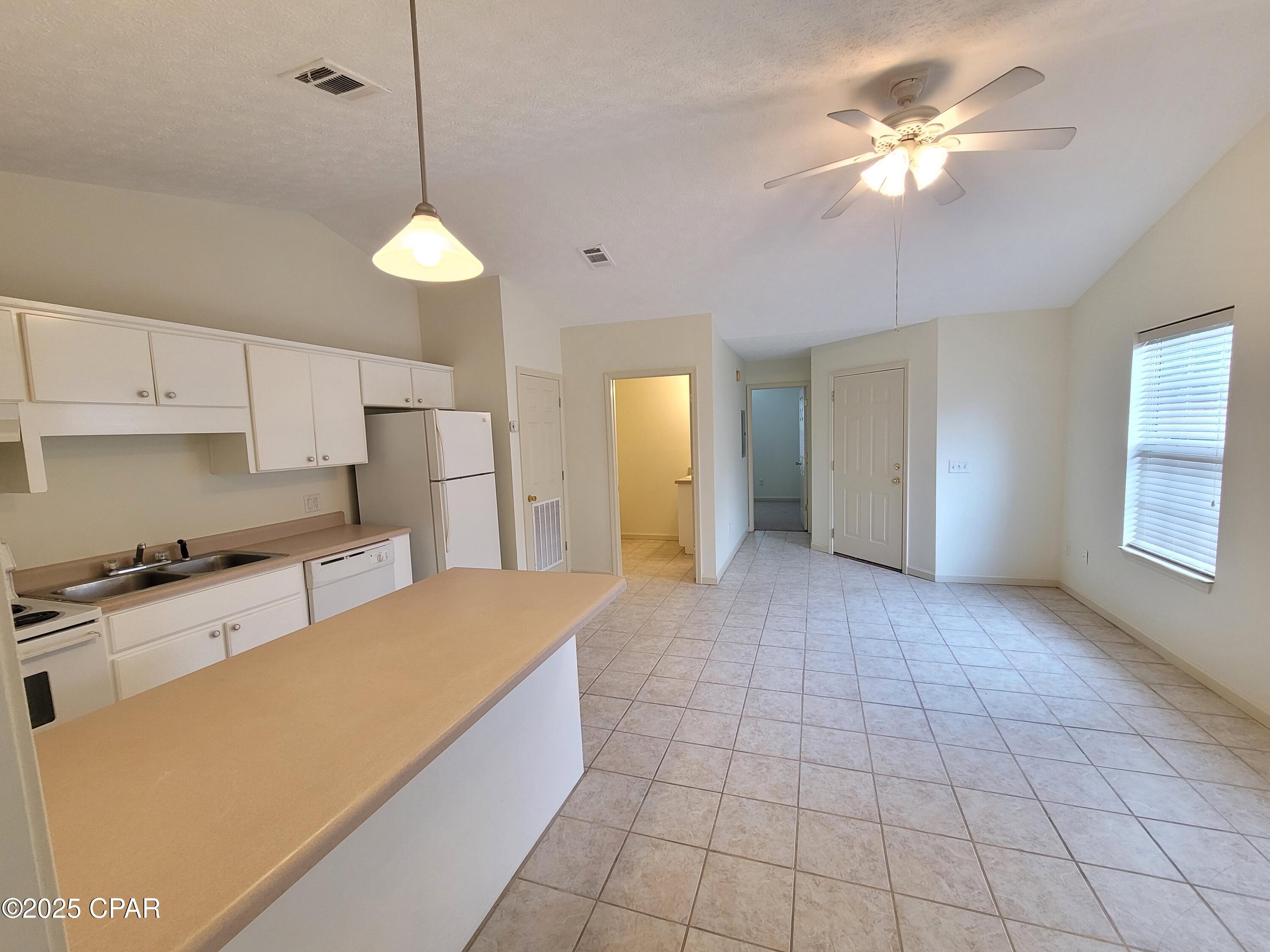 Image 7 For 5522 Pinetree Avenue