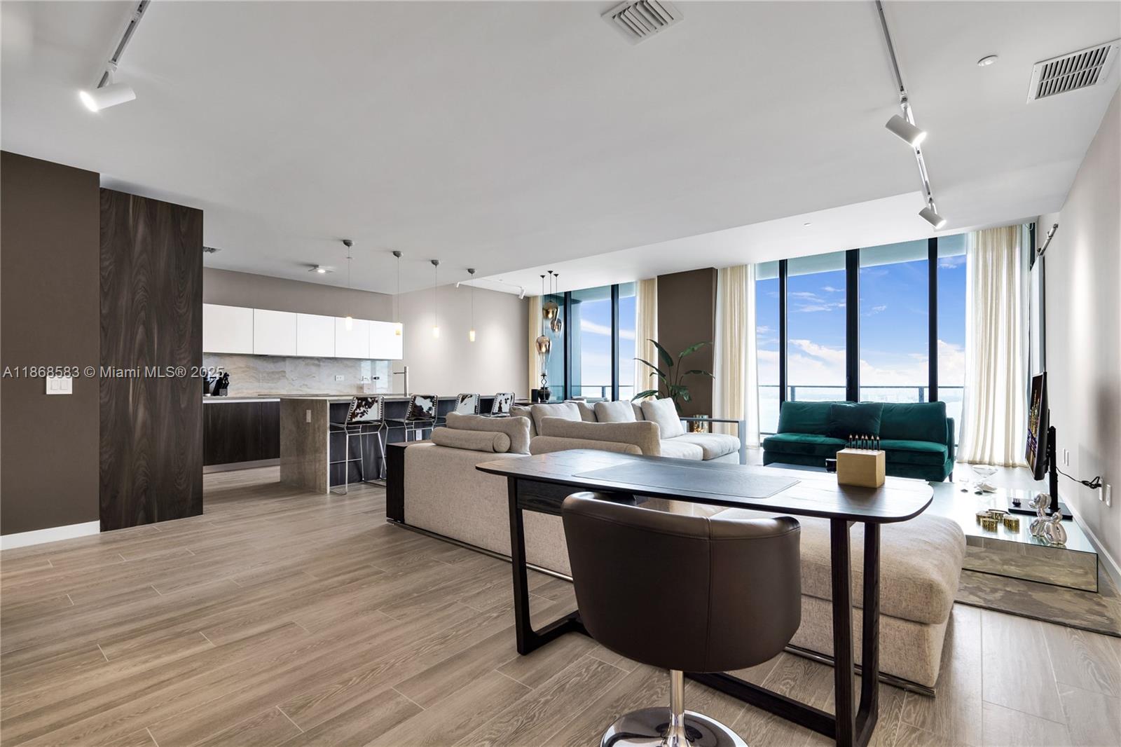 3131 NE 7 AVENUE #PH4902, Miami FL 33137
