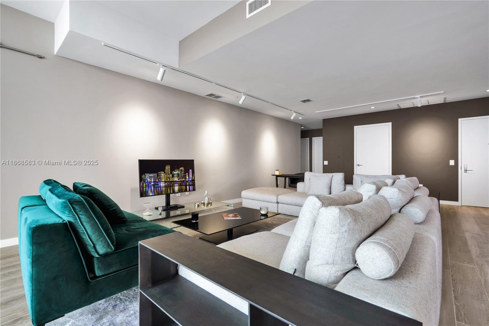 3131 NE 7 AVENUE #PH4902, Miami FL 33137
