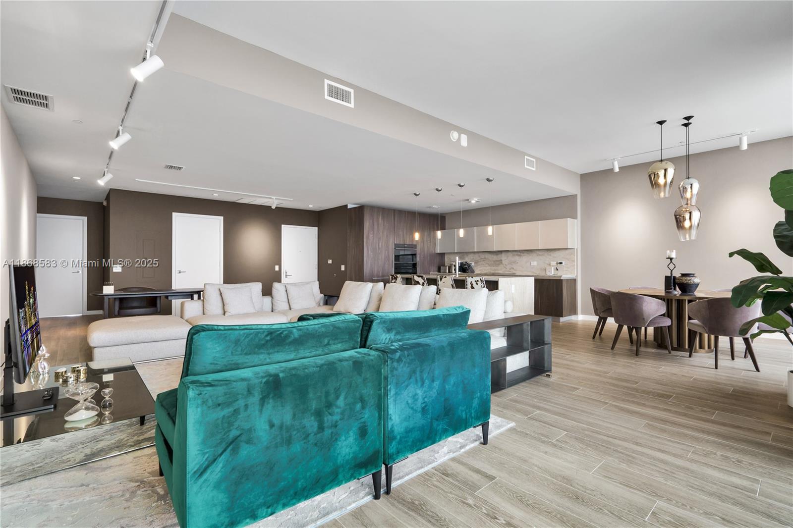3131 NE 7 AVENUE #PH4902, Miami FL 33137
