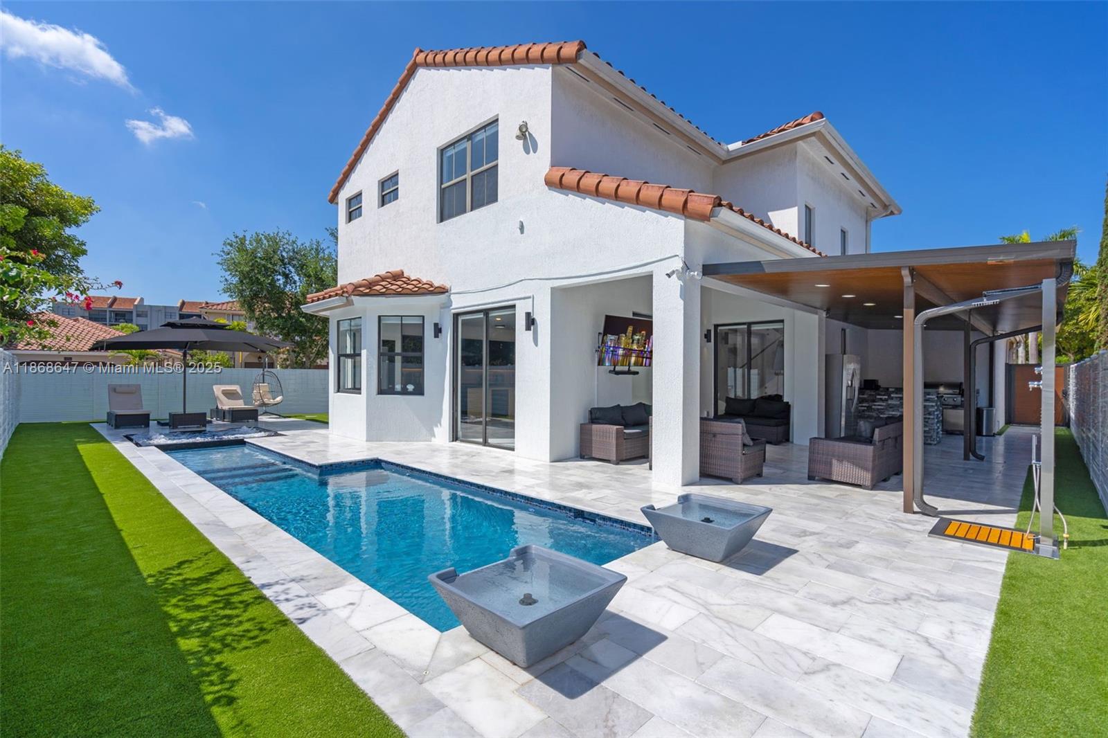 Fontainebleau West North