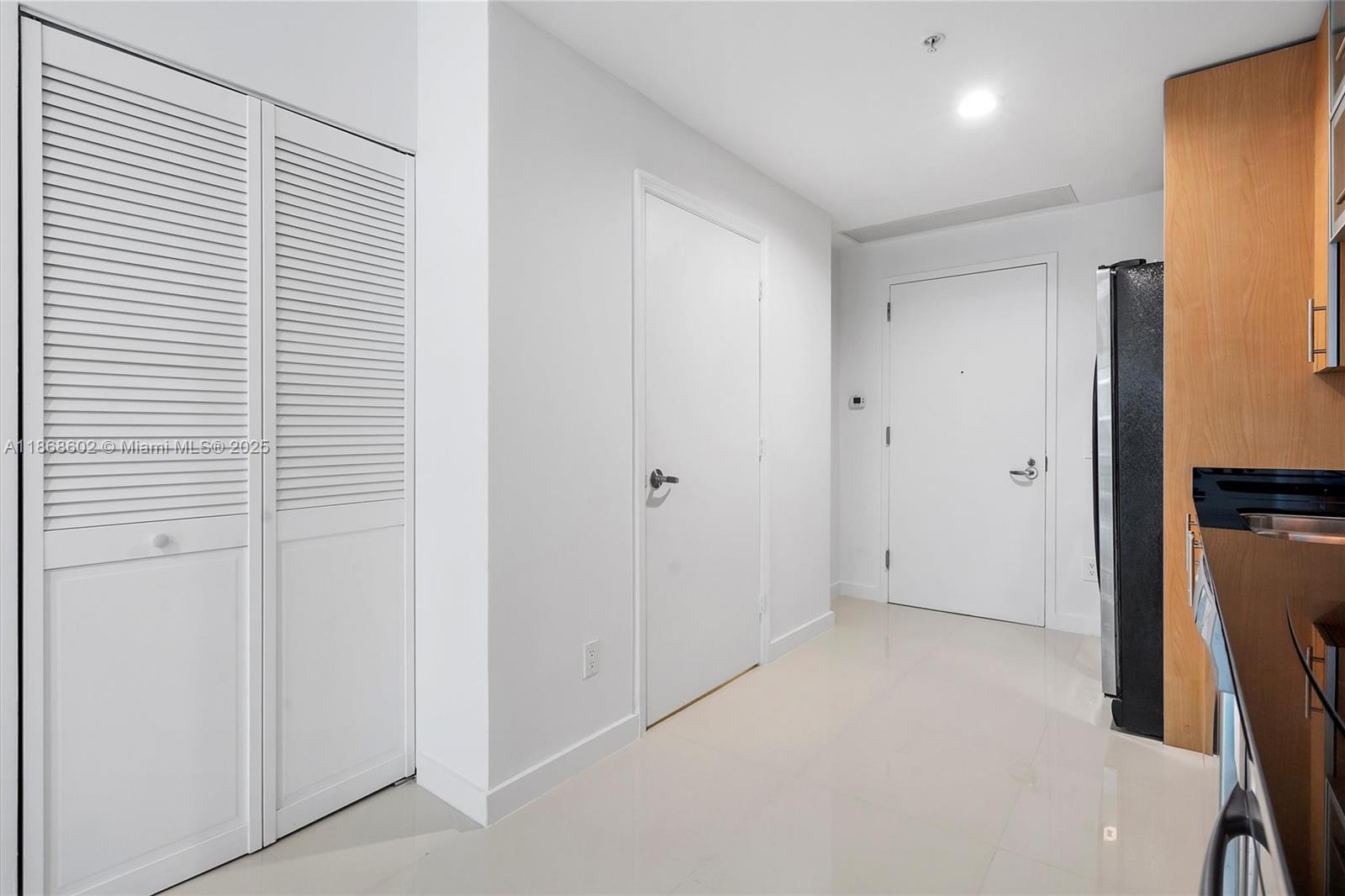 60 SW 13th St #2420, Miami FL 33130