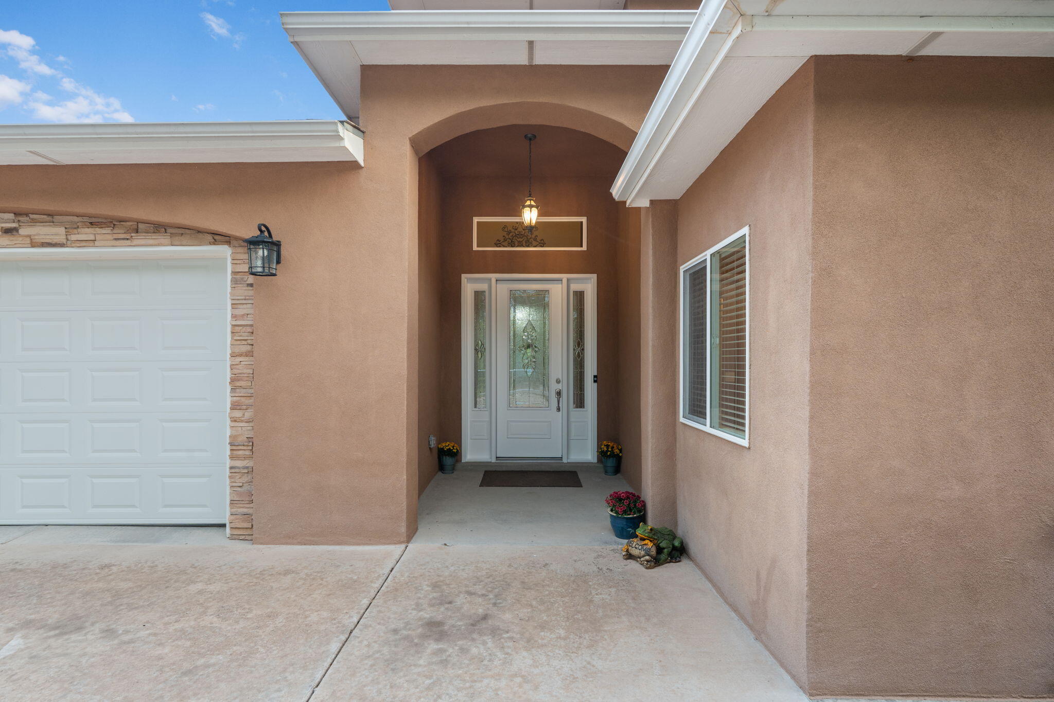 Homes for sale in Los Lunas, NM | 103 Chantelly Ln, Los Lunas, NM 87031 | MLS# 1090513