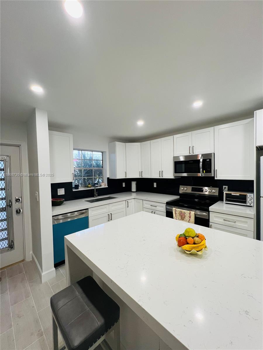 Homes for sale in Lighthouse Point, FL | 2200 Ne 36th St #3, Lighthouse Point, FL 33064 | MLS# A11868730