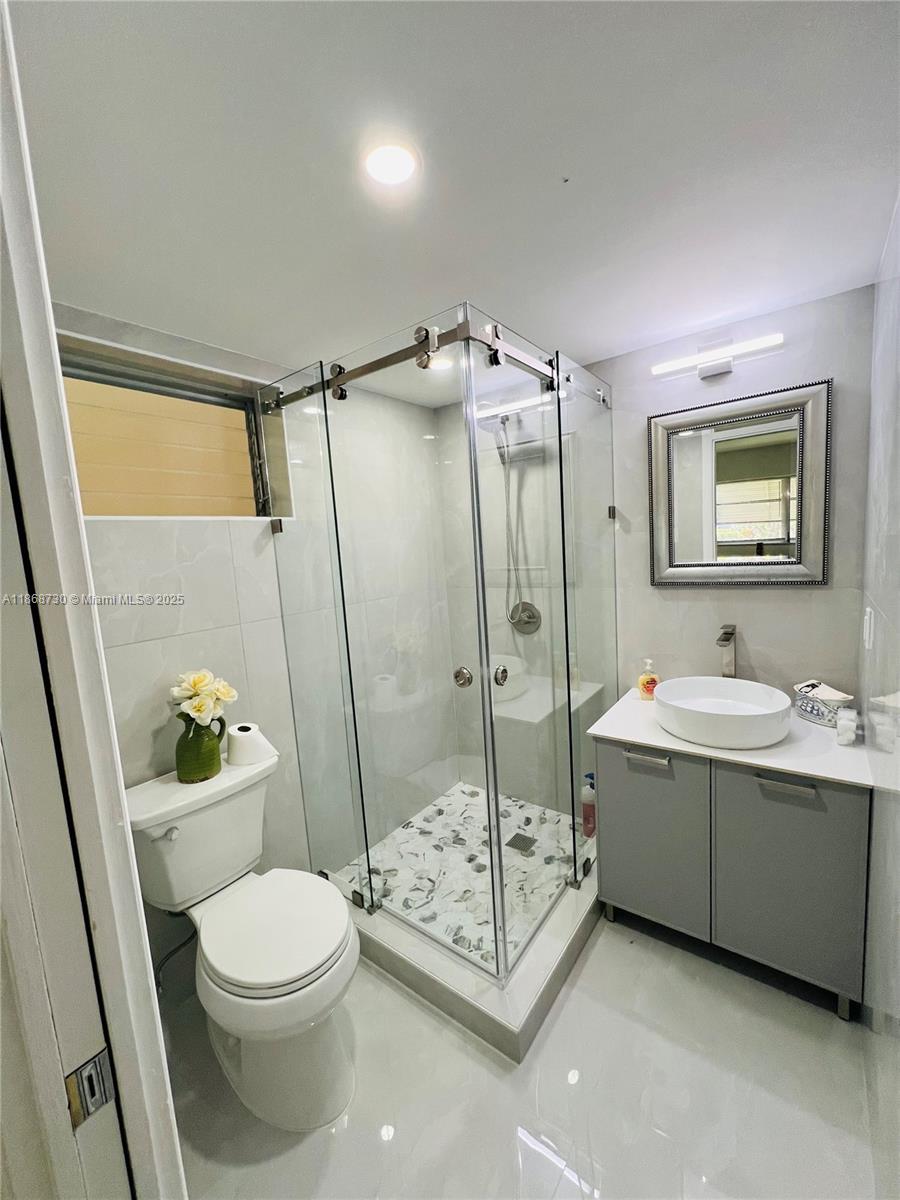 Homes for sale in Lighthouse Point, FL | 2200 Ne 36th St #3, Lighthouse Point, FL 33064 | MLS# A11868730