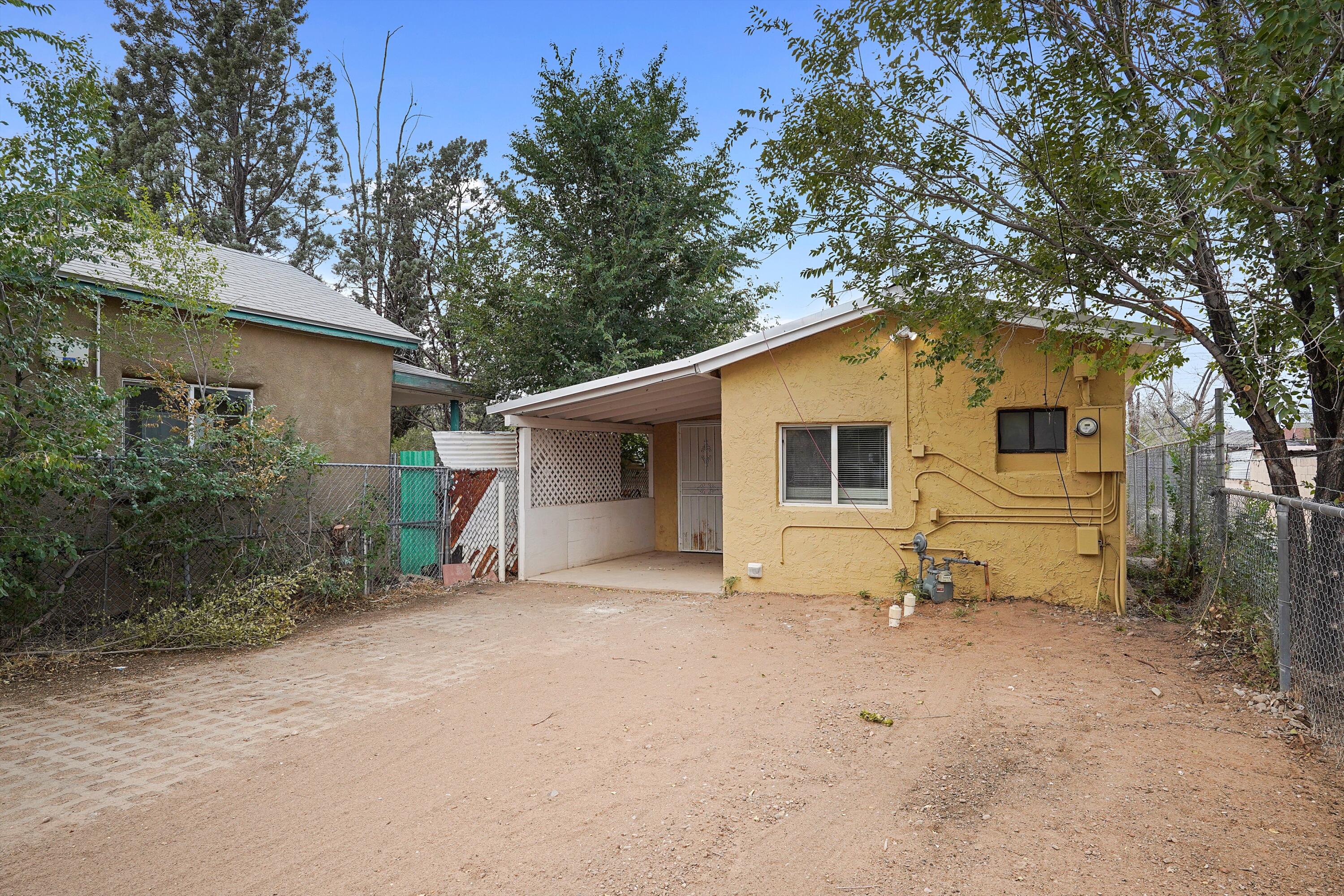 Homes for sale in Albuquerque, NM | 1011a Edith Blvd Ne, Albuquerque, NM 87102 | MLS# 1090549