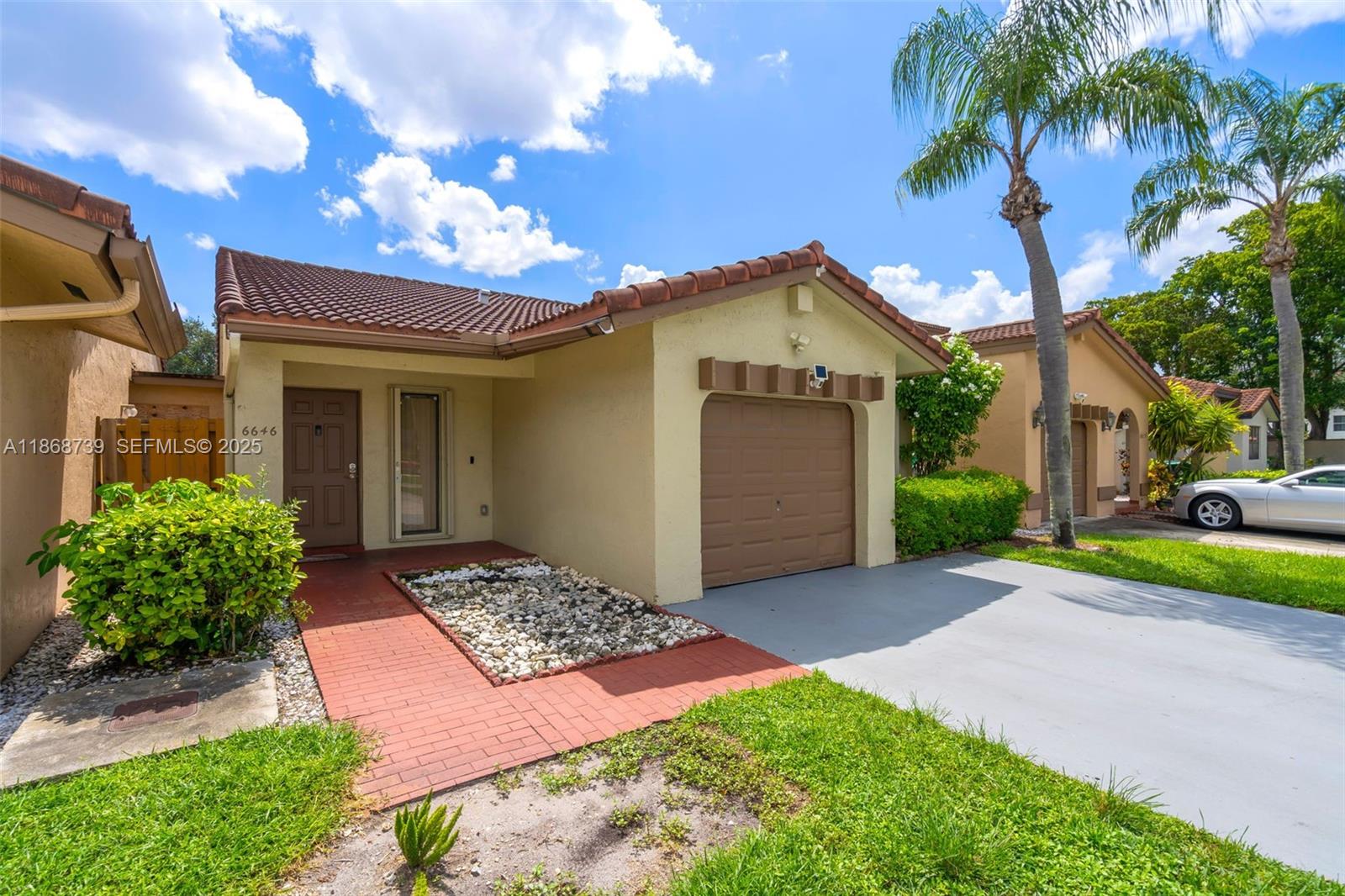 6646 175th Ter, Hialeah, Florida 33015