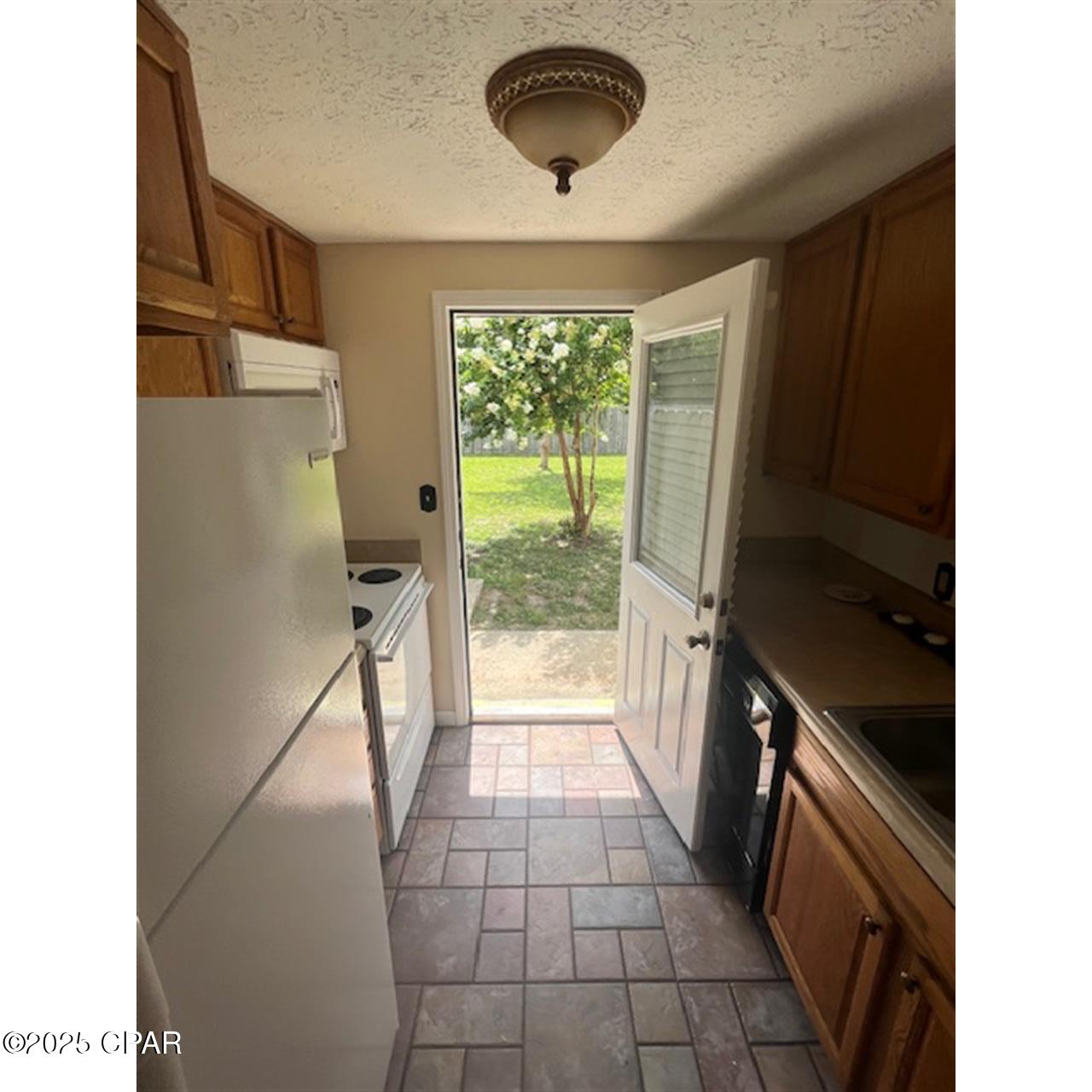 Image 21 For 3039 Headland Avenue