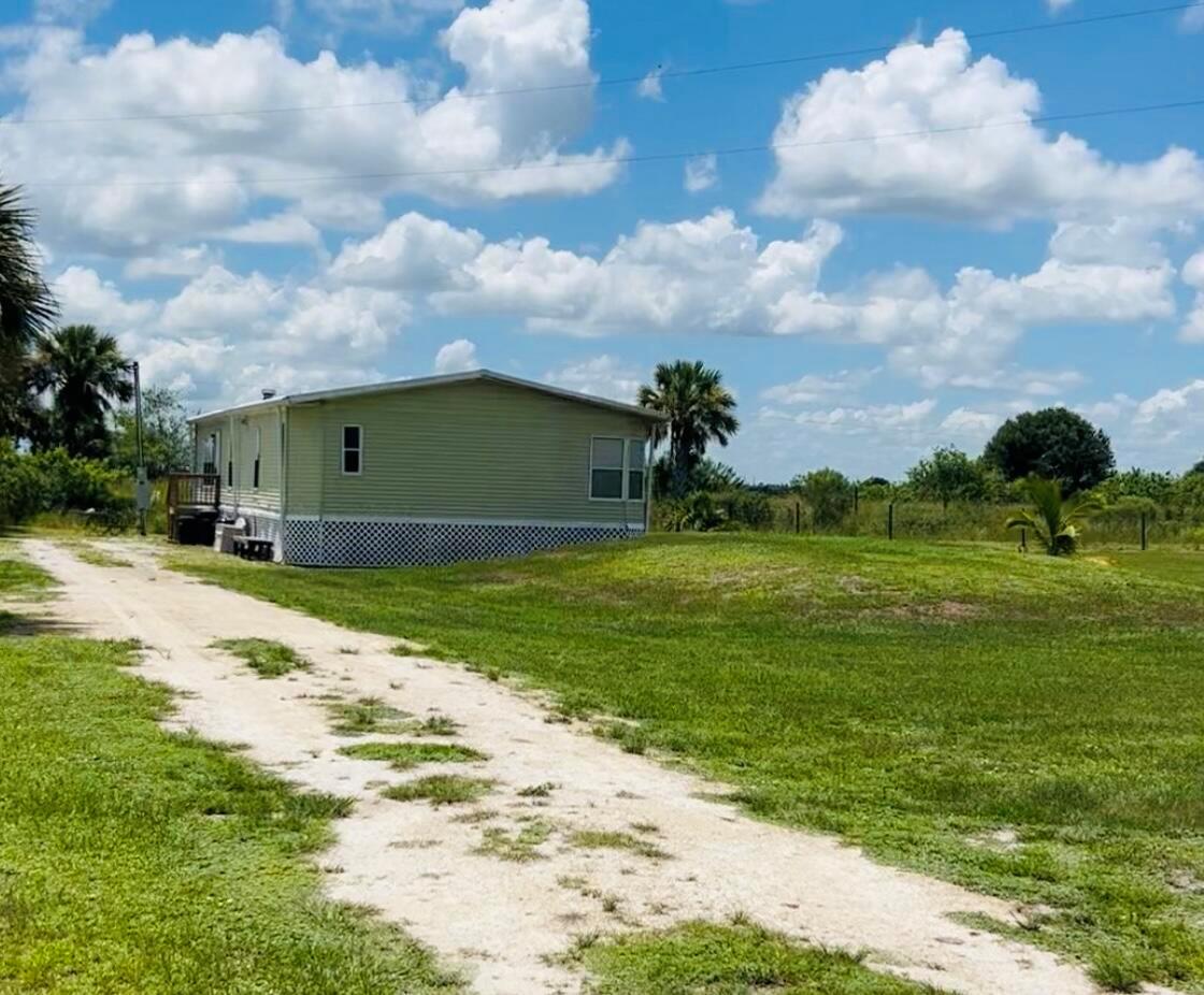 Homes for sale in Clewiston, FL | 344 Pine Lane, Clewiston, FL 33440 | MLS# R11119681