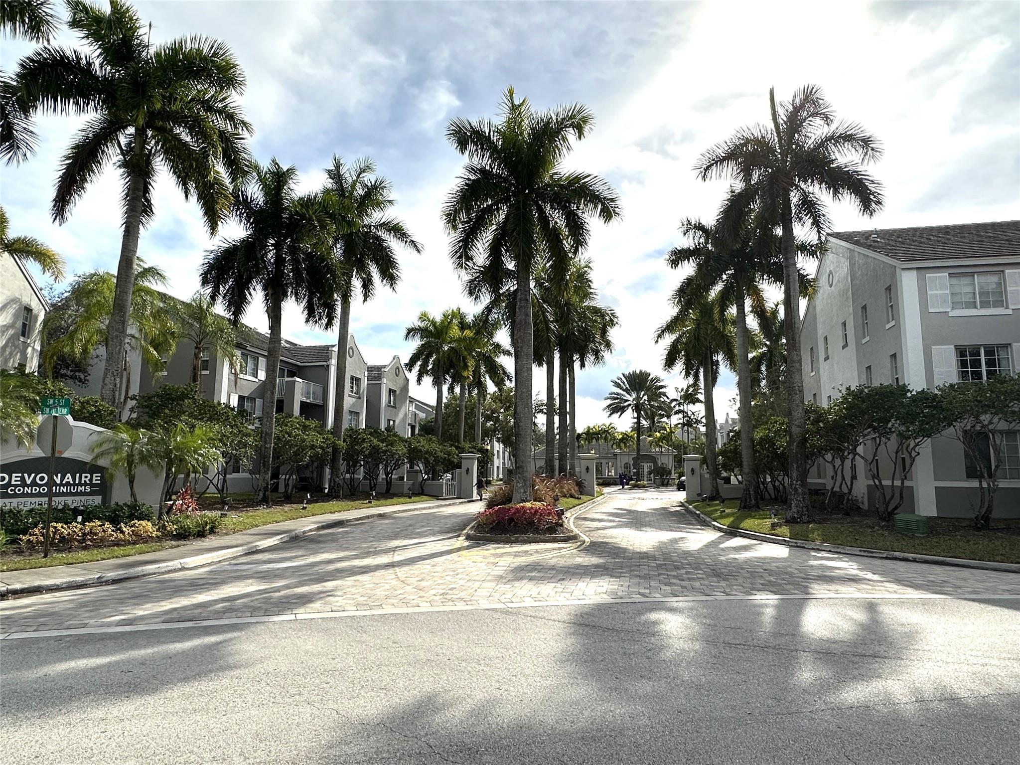 Devonaire Condominium At