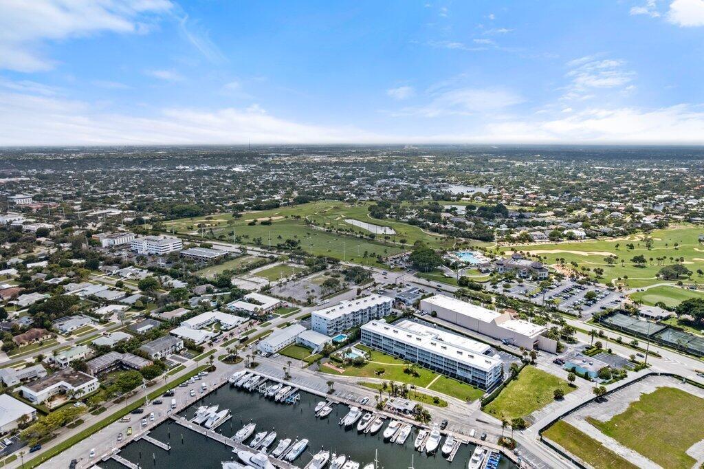 Photo 9 of home located at 155 Yacht Club Drive 308, North Palm Beach FL