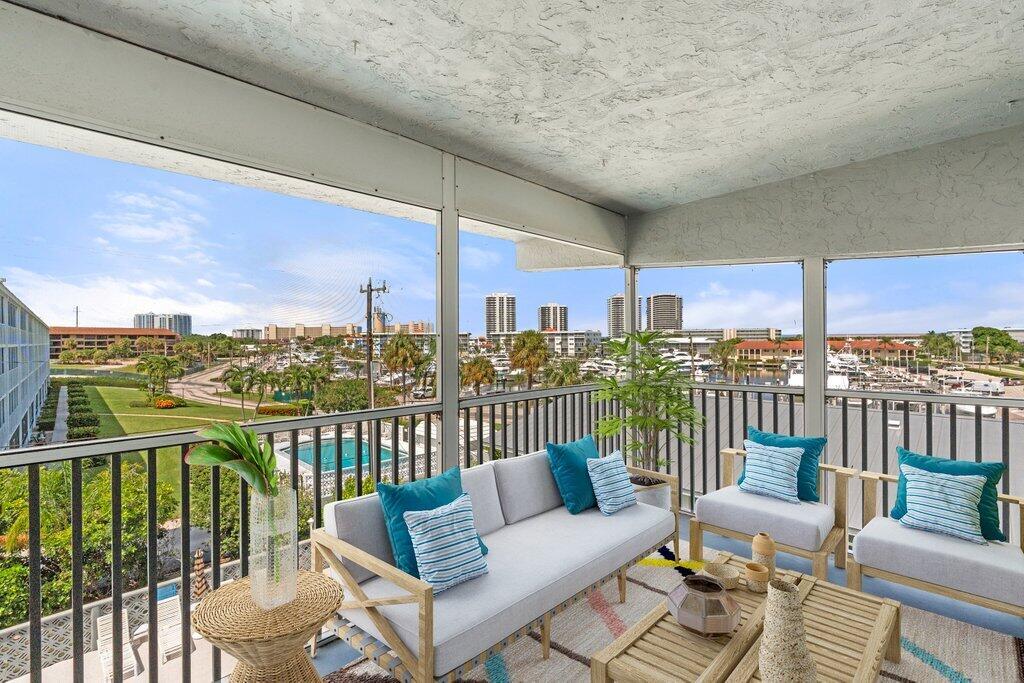 Photo 4 of home located at 155 Yacht Club Drive 308, North Palm Beach FL