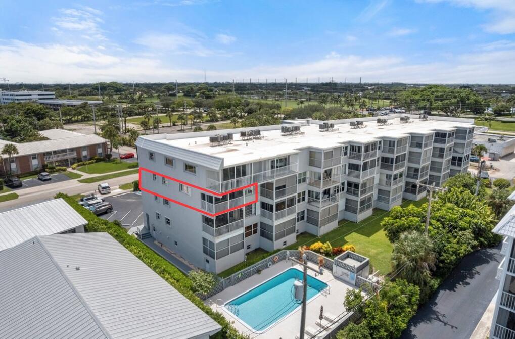 Photo 6 of home located at 155 Yacht Club Drive 308, North Palm Beach FL