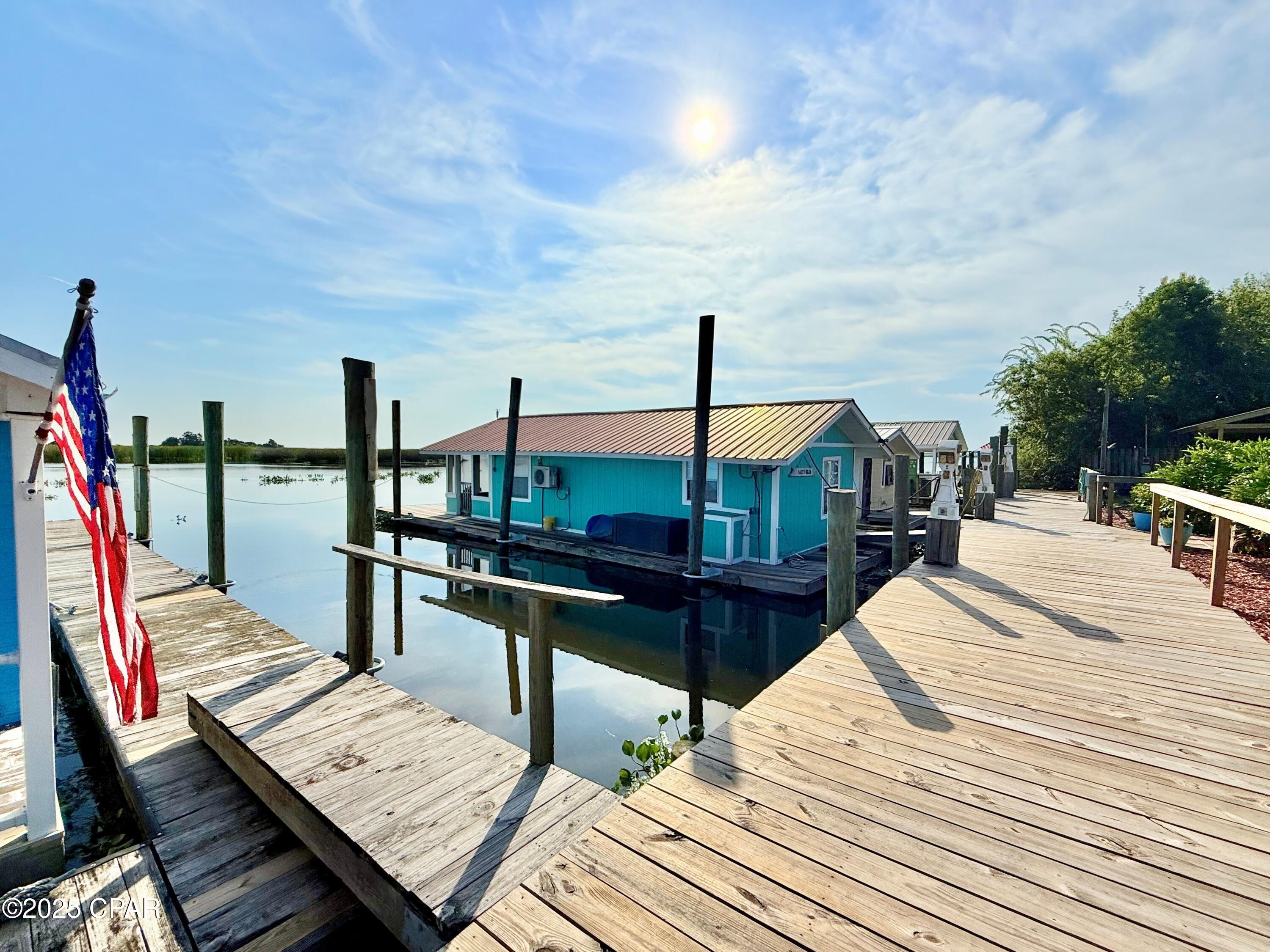 Listing photo id 10 for 309 Water Street