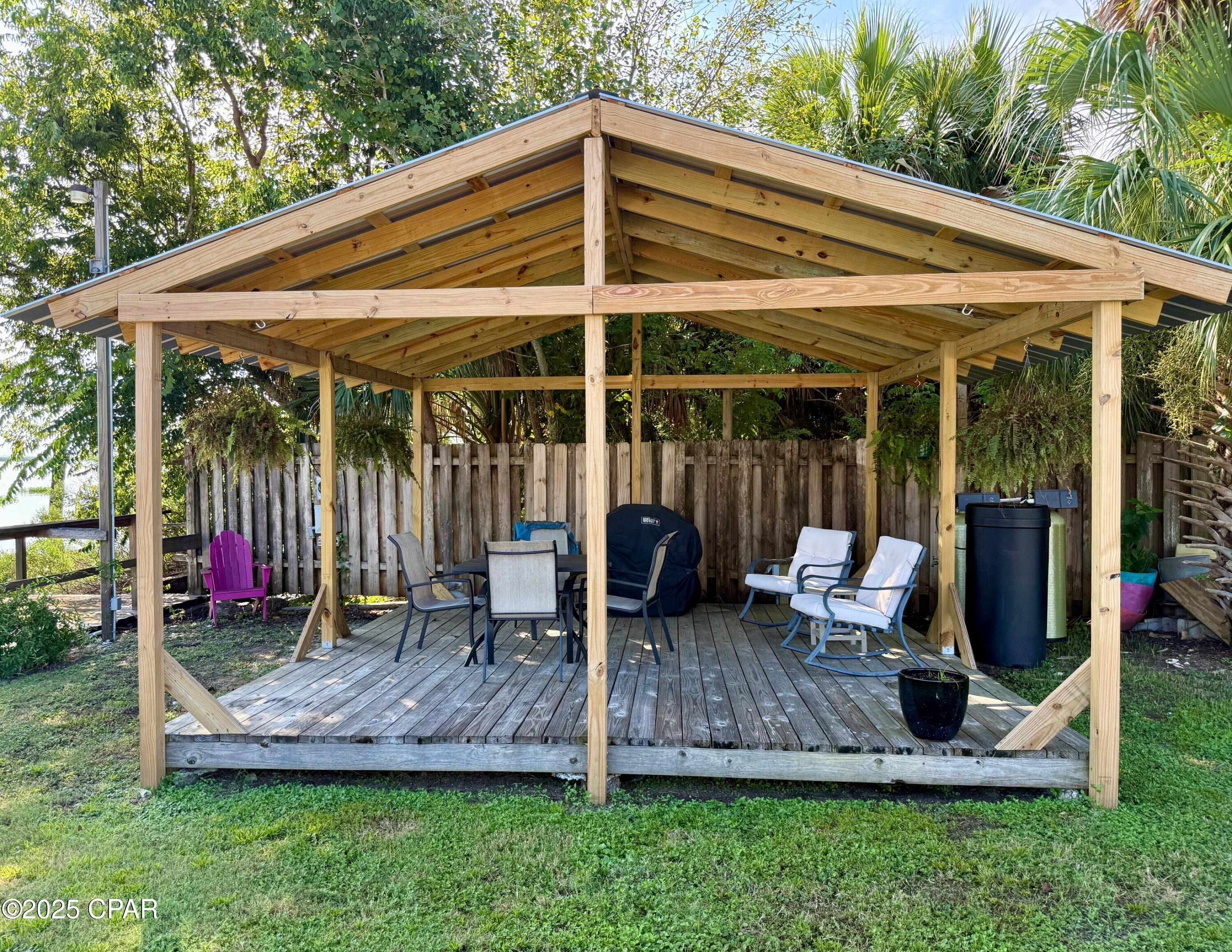 Listing photo id 5 for 309 Water Street