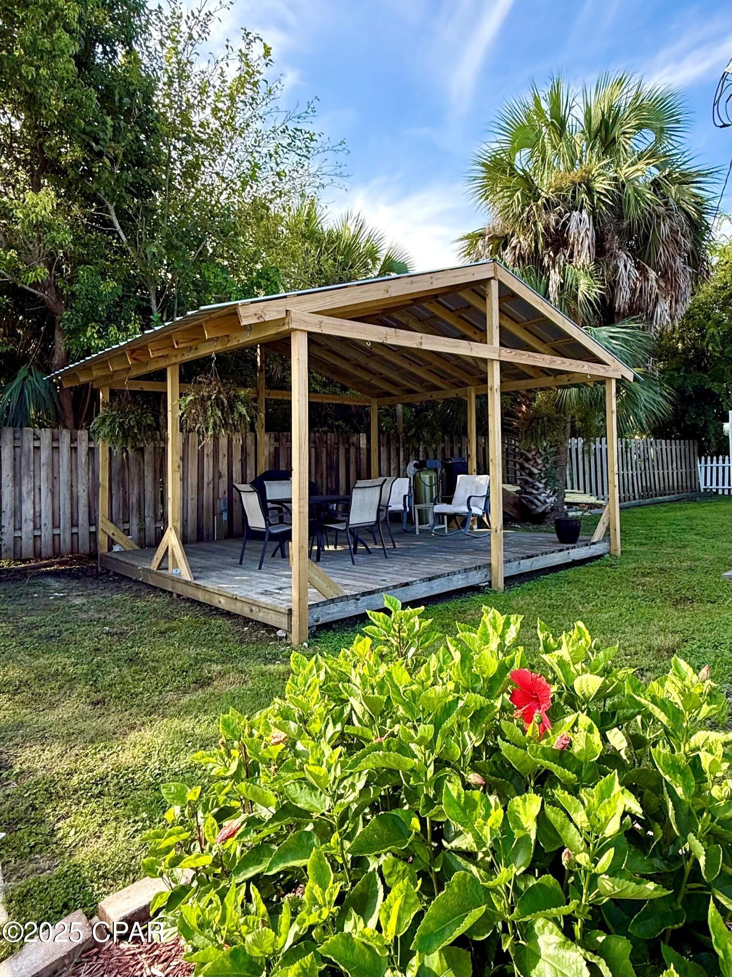 Listing photo id 6 for 309 Water Street