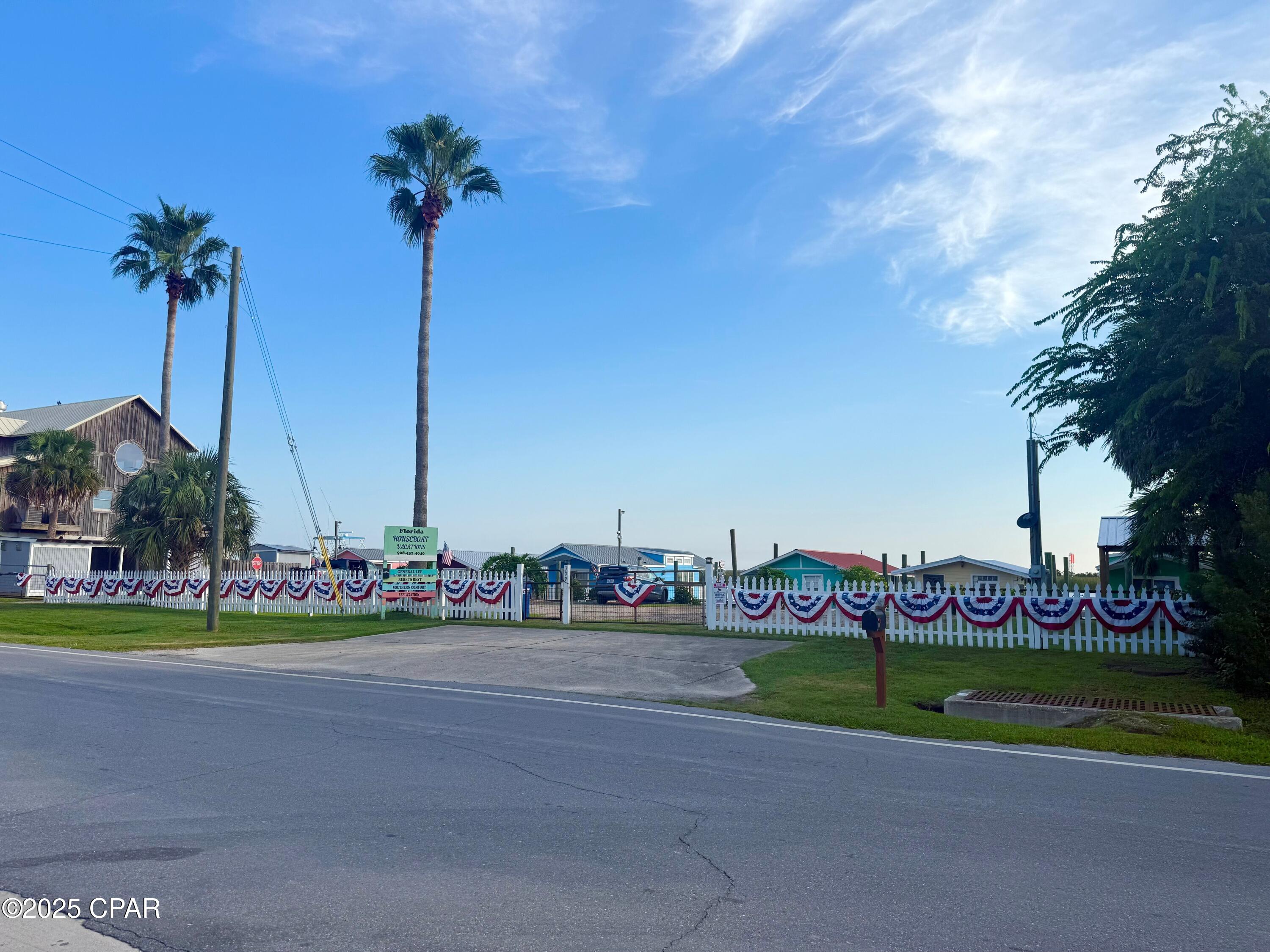 Listing photo id 8 for 309 Water Street