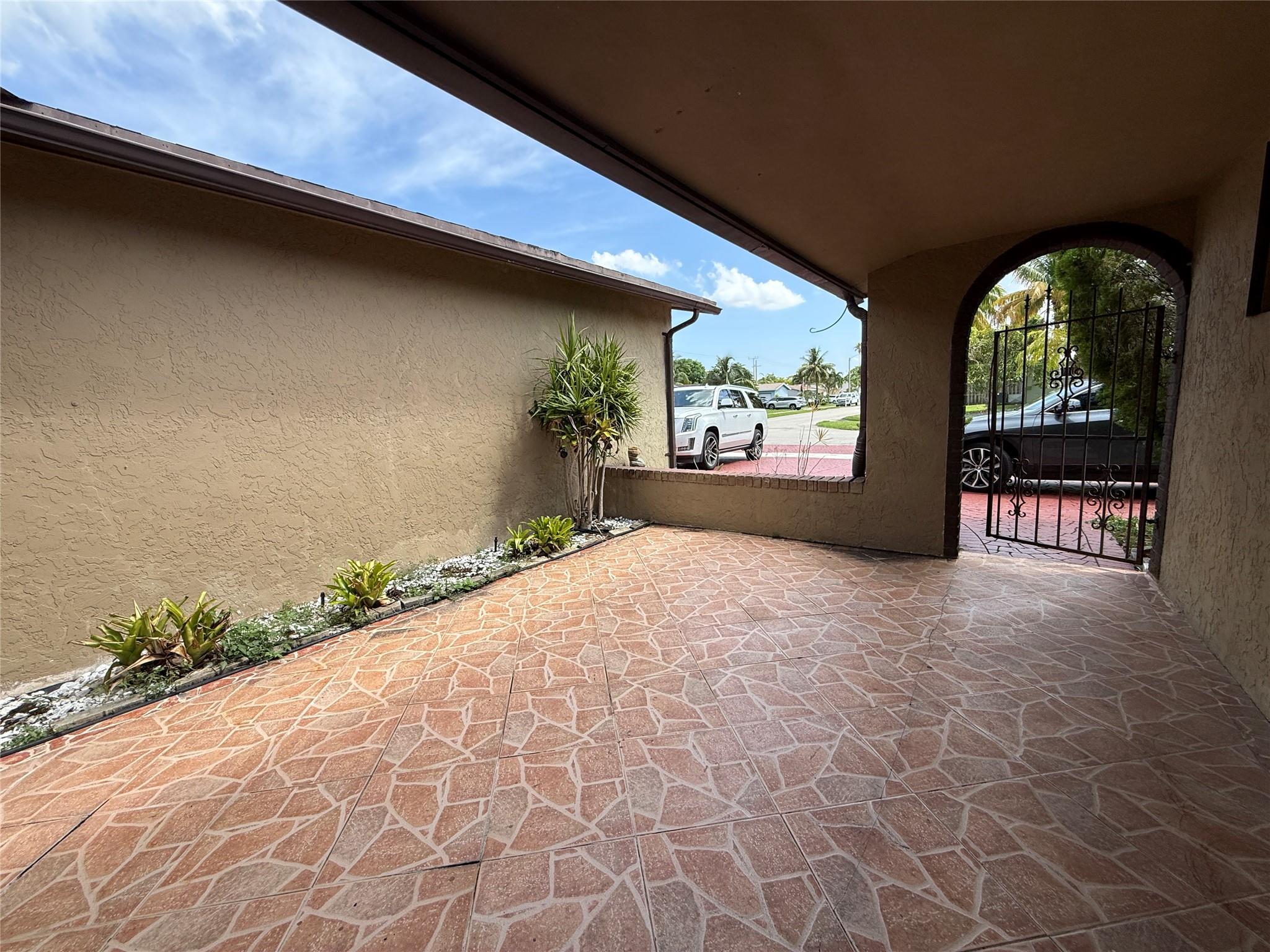 Homes for sale in North Lauderdale, FL | 8121 Sw 8th St, North Lauderdale, FL 33068 | MLS# F10524135