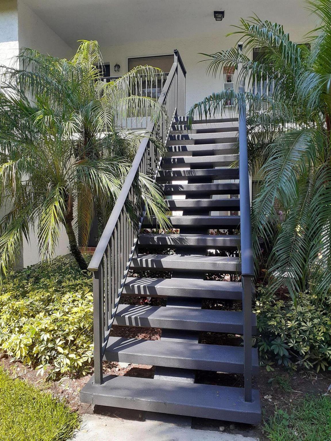 Villas At Meadow Lakes Co