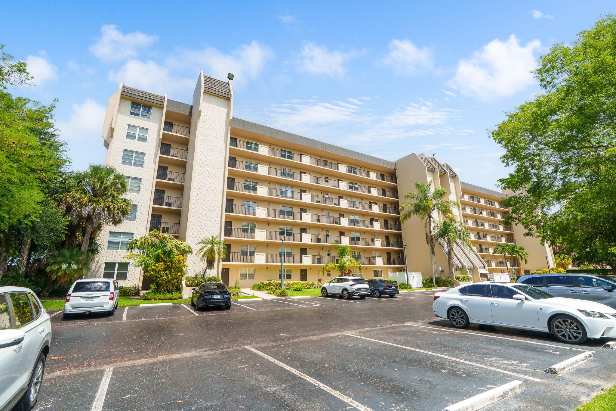 Homes for sale in Davie, FL | 3300 W Rolling Hills Cir #704, Davie, FL 33328 | MLS# F10524191