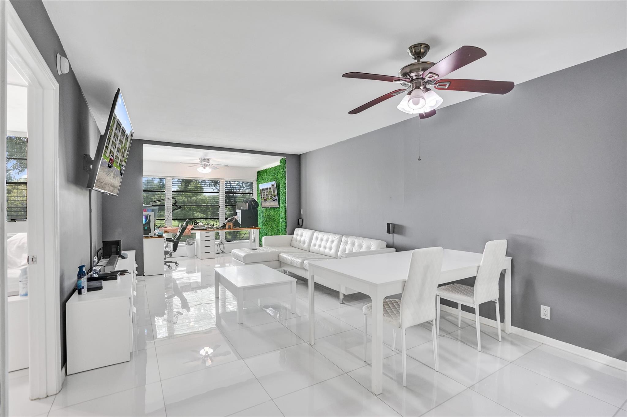 Homes for sale in Davie, FL | 9235 Lagoon Pl #207, Davie, FL 33324 | MLS# F10524273