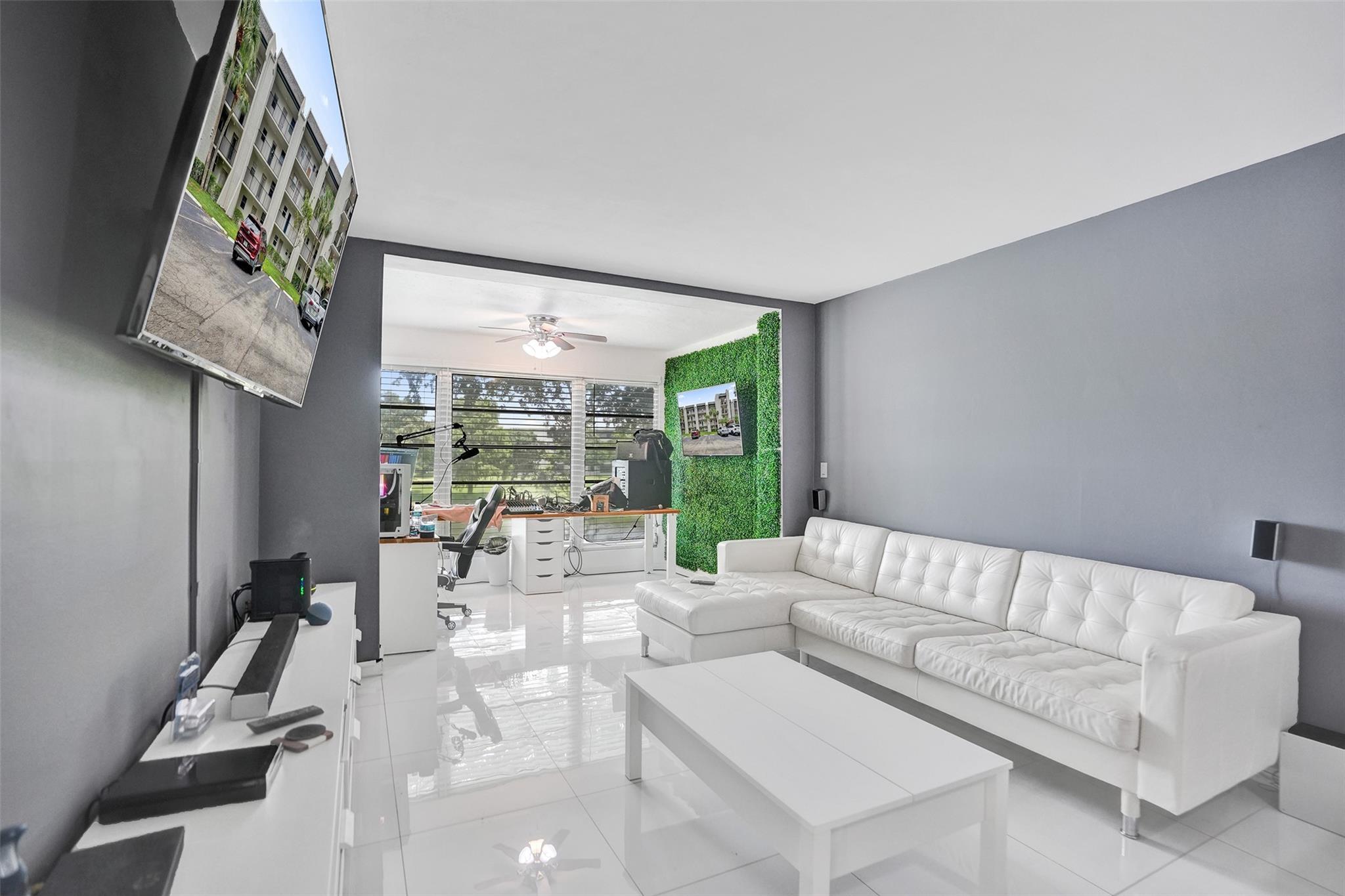 Homes for sale in Davie, FL | 9235 Lagoon Pl #207, Davie, FL 33324 | MLS# F10524273