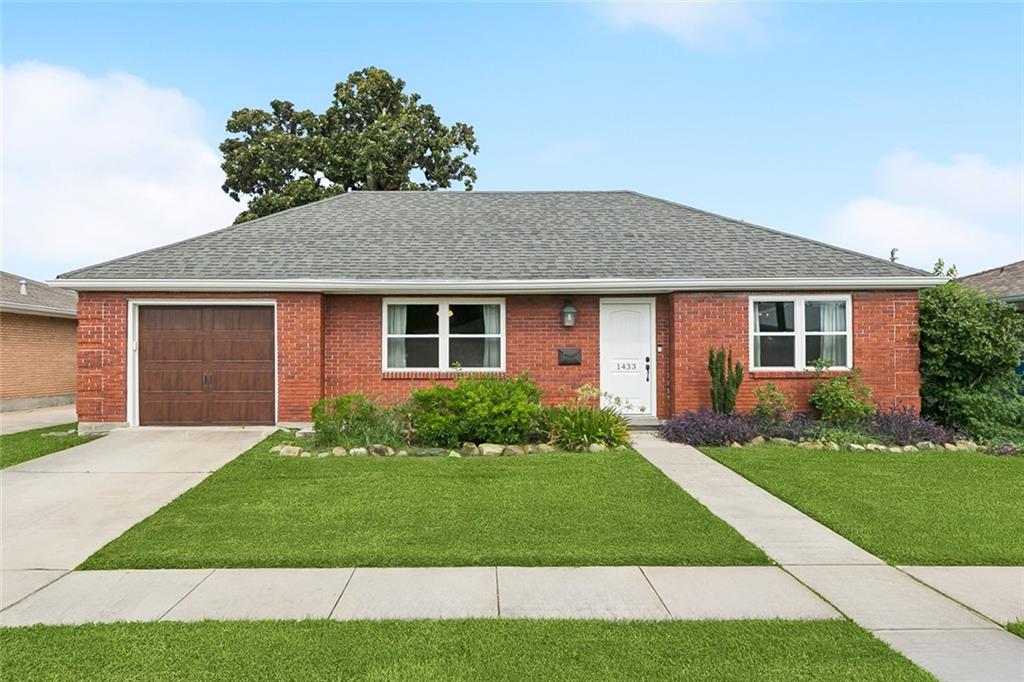 Homes for sale in Metairie, LA | 1433 Poinsettia St, Metairie, LA 70005 | MLS# 2515739