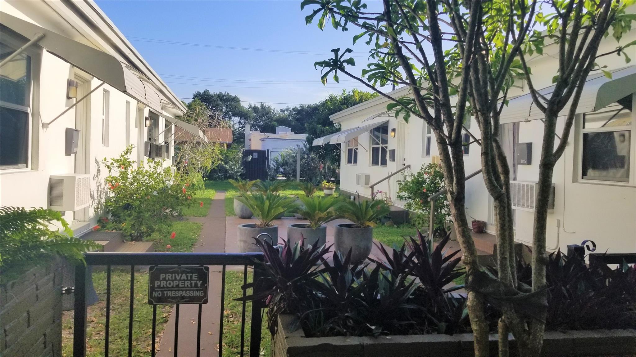 Homes for sale in Hollywood, FL | 1933 Dewey St, Hollywood, FL 33020 | MLS# F10524308